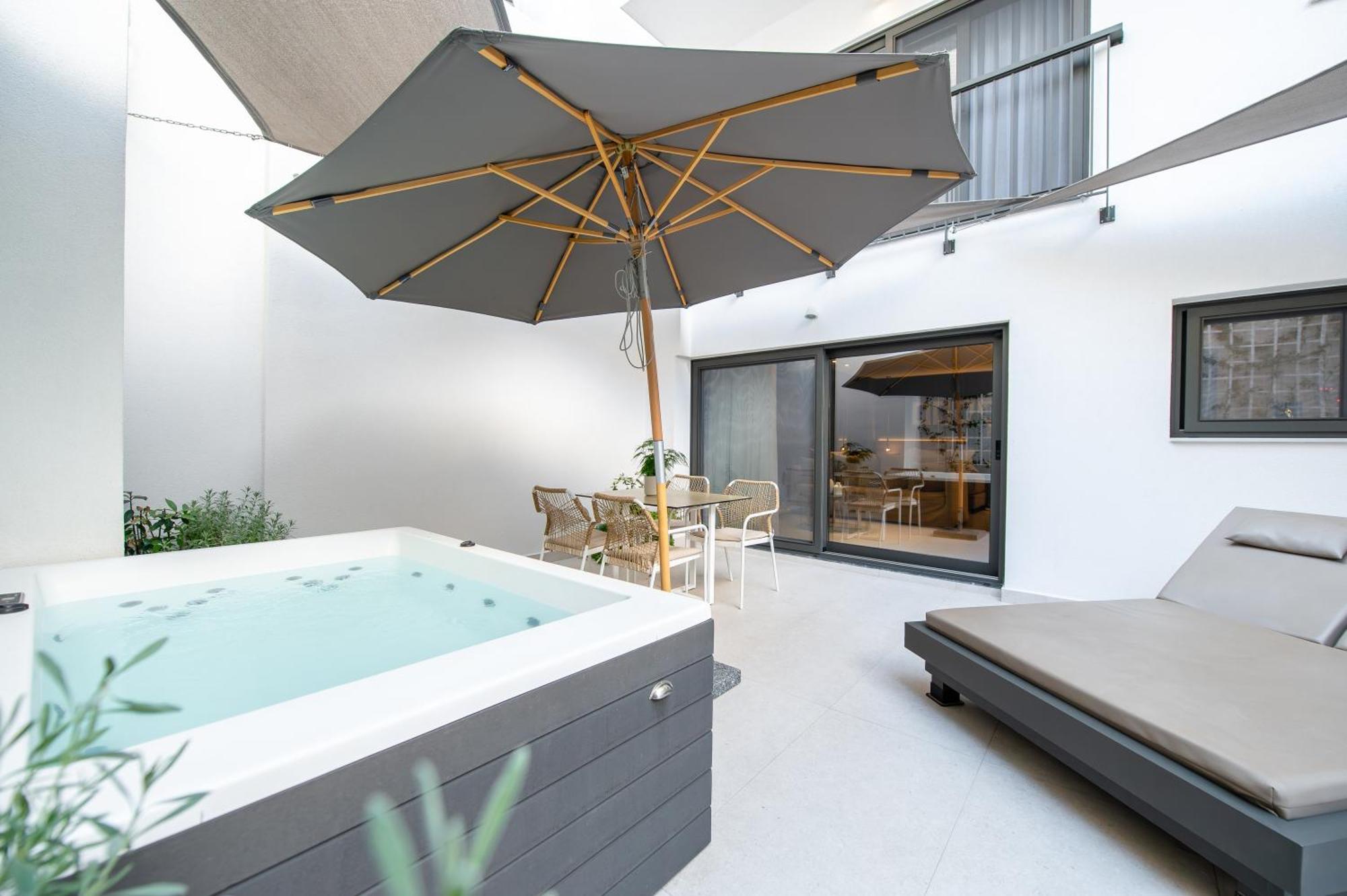 Suite Terrace & Outdoor Jetted Tub
