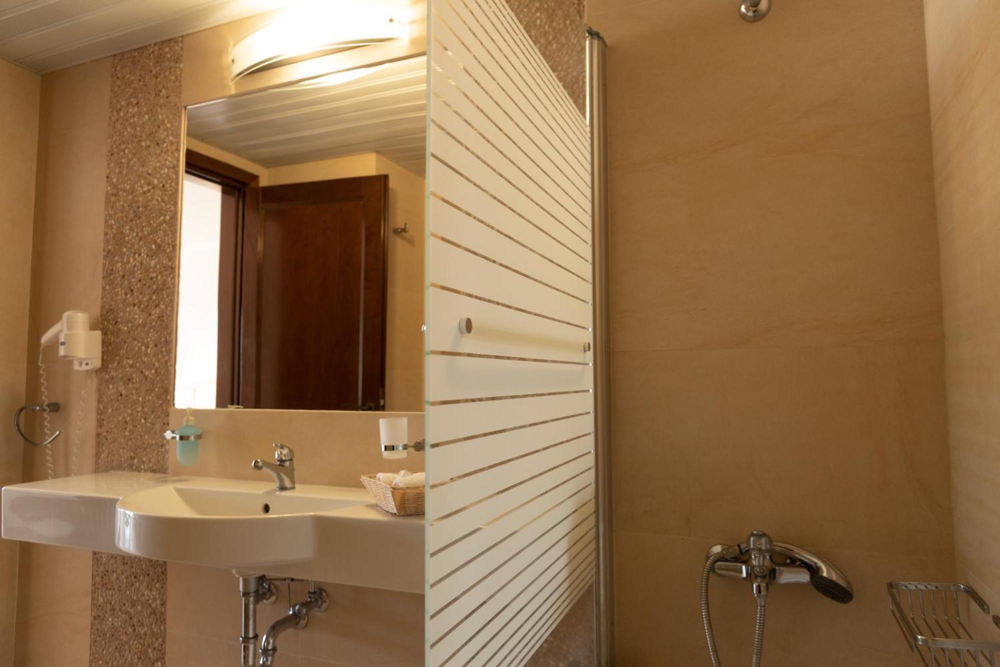 Deluxe Double Room with Sea View,1614789354:JPEG