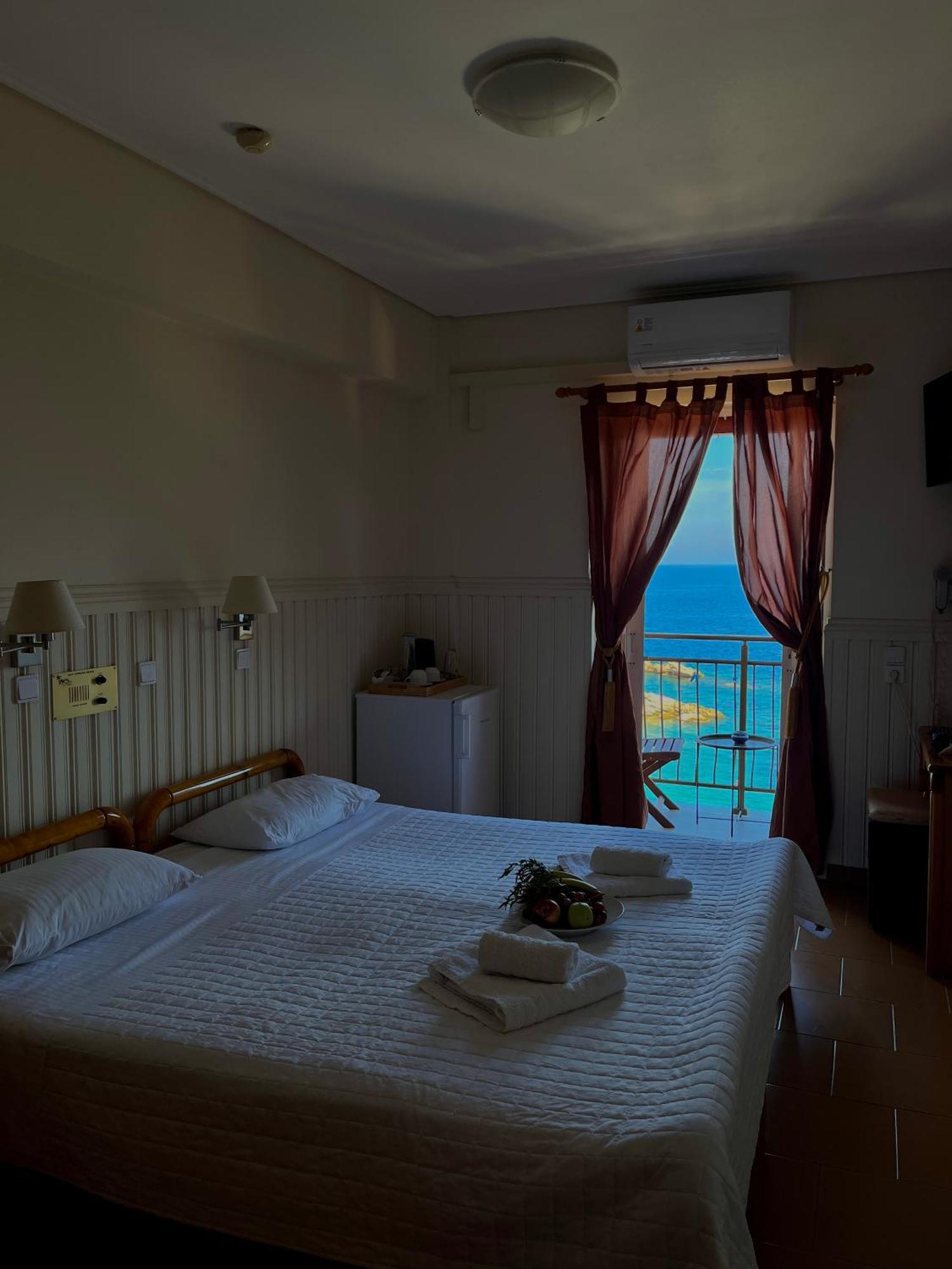 Standard Doppel- oder Zweibettzimmer mit Meerblick