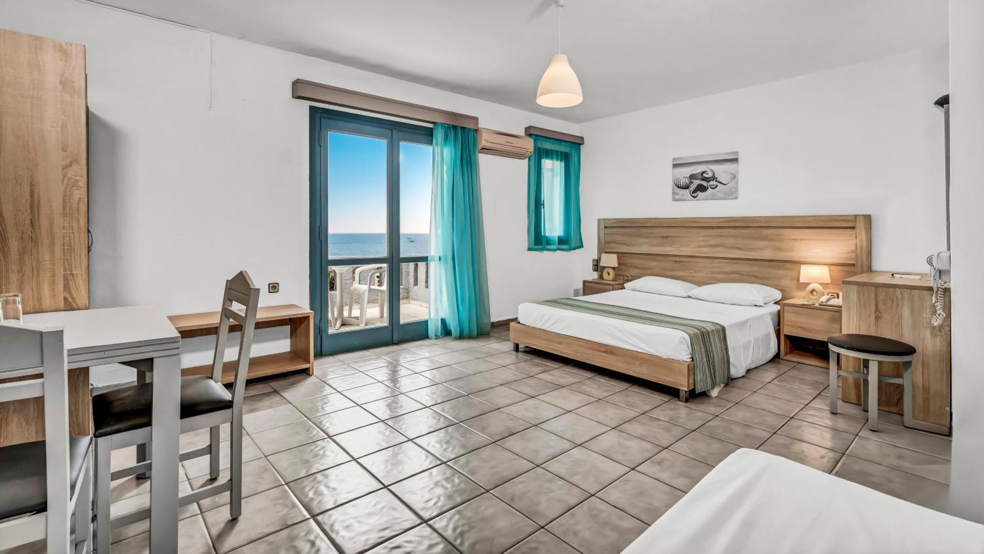 Doppelzimmer mit seitlichem Meerblick (2 Erwachsene + 1 Kind)