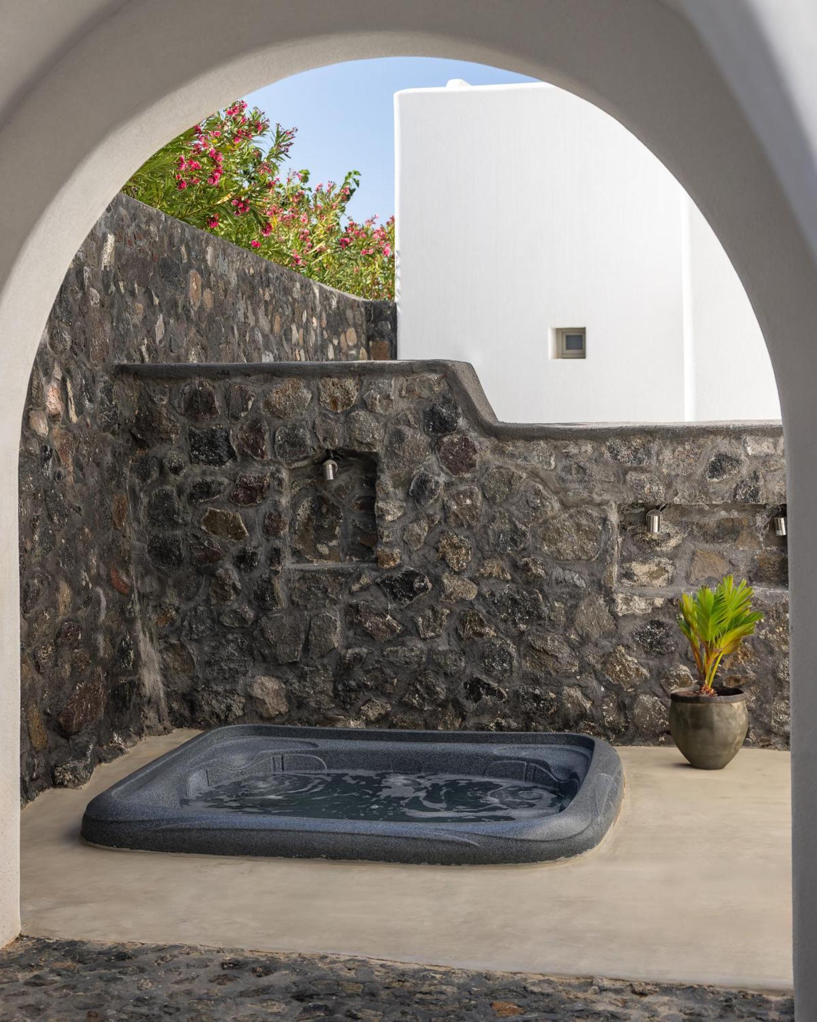 Deluxe Suite Sea View Outdoor Hot tub