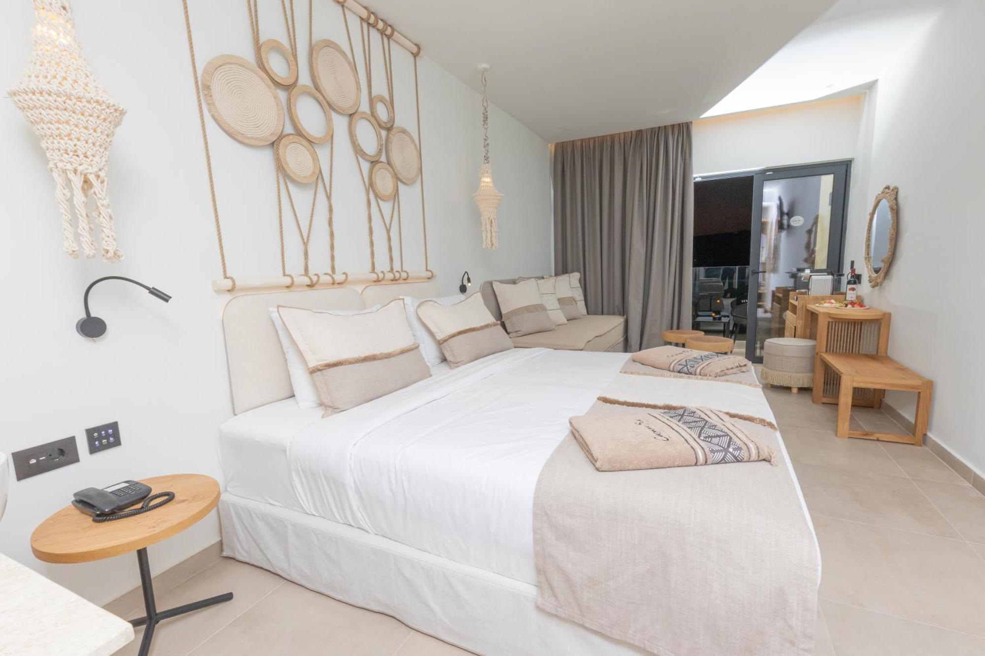 Lifestyle Suite Pool or Direct Sea View,1636572214:JPEG
