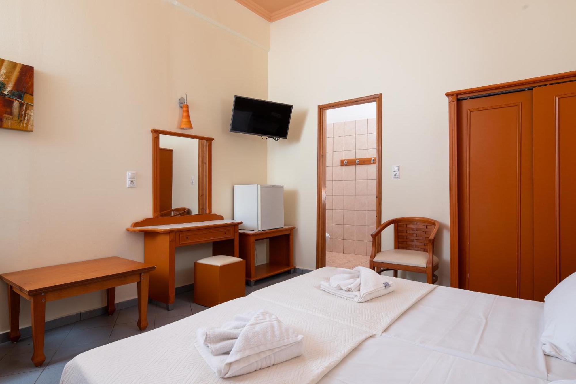 Ground Twin Room Pool View