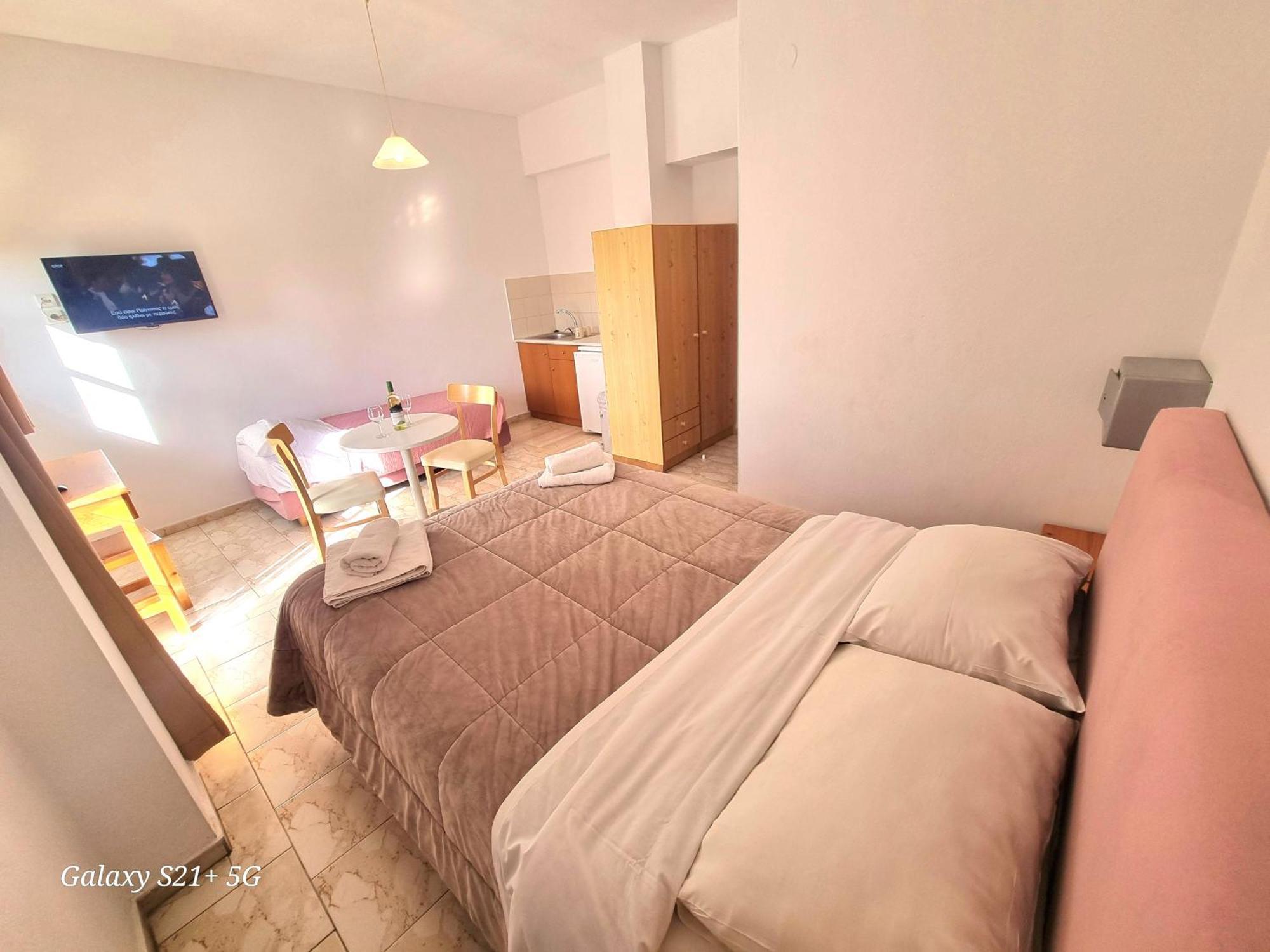 Dreibettzimmer mit Gartenblick
