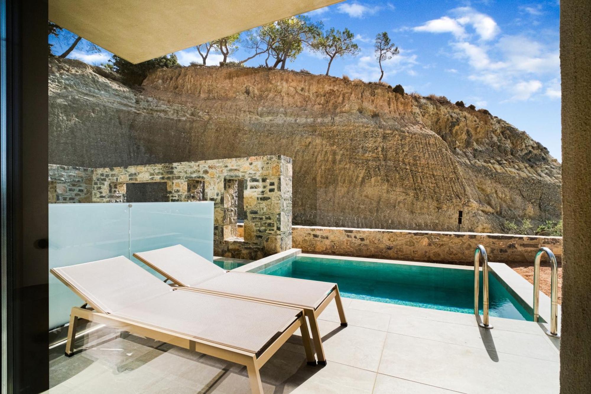 Deluxe Double or Twin Room with Pool Access,1641012739:JPEG