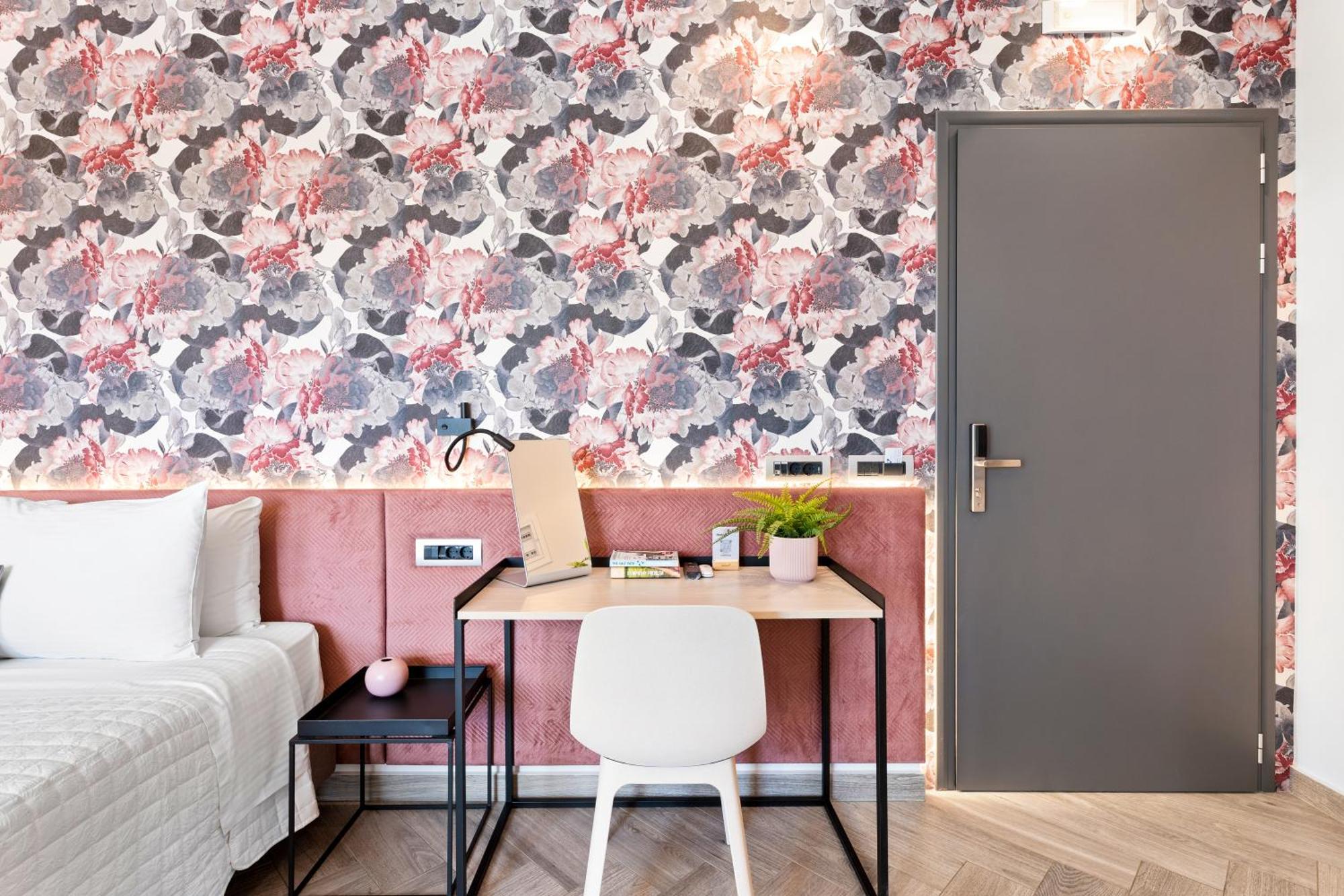 Deluxe Studio,1641776850:JPEG