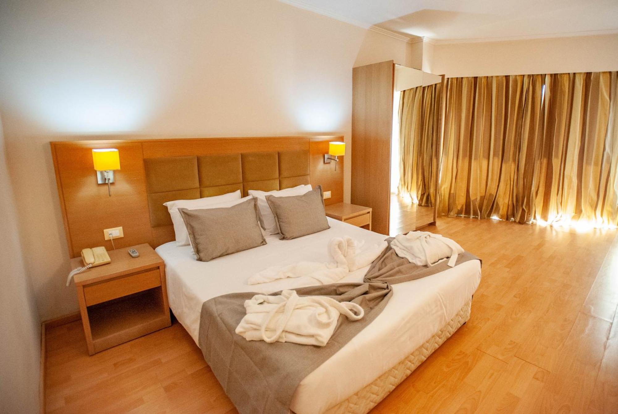Double or Twin Room with Sea View
