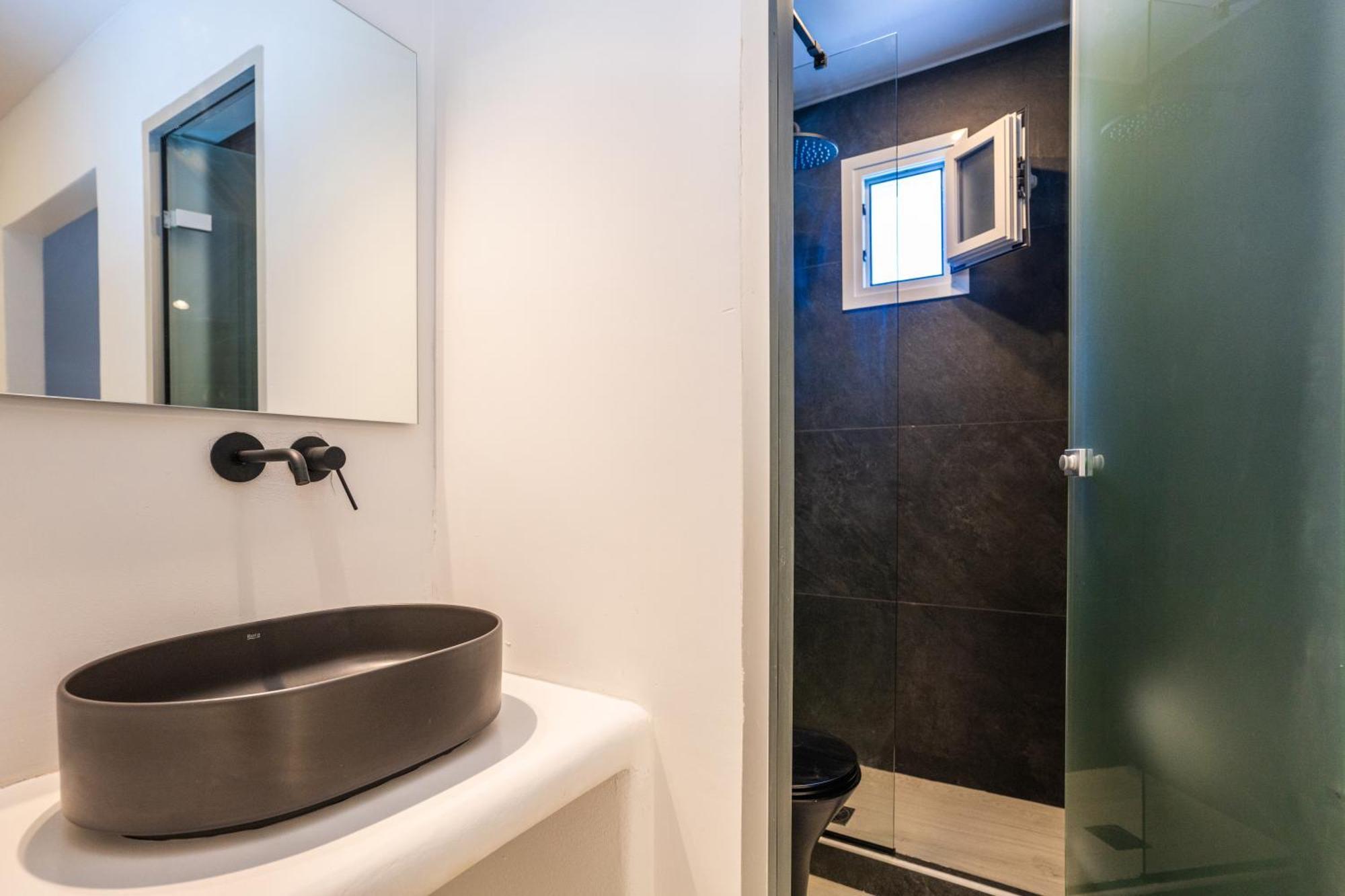 Zen Harmony Suite - Walk-in Hot Tub Balcony