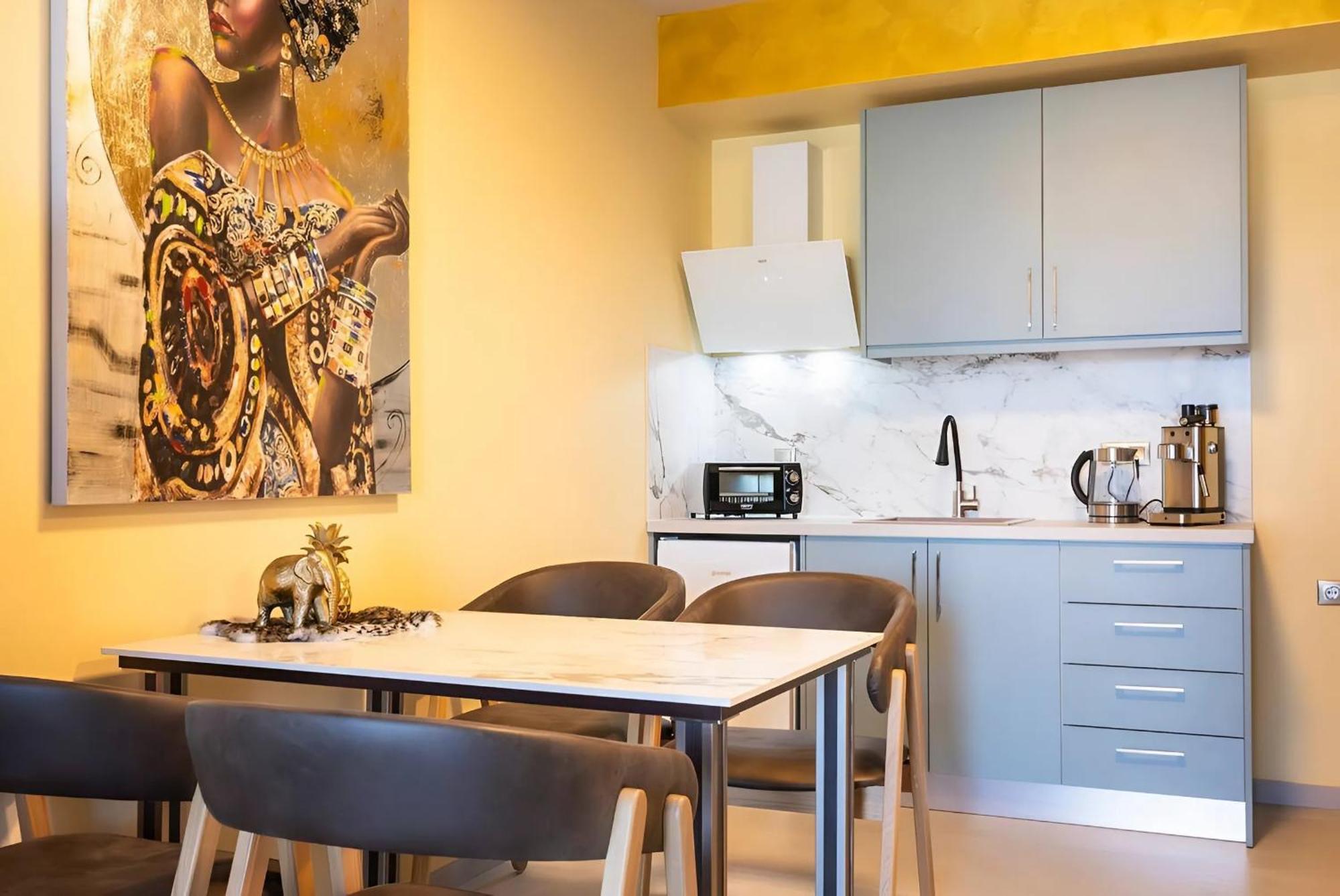 Superior One-Bedroom Apartment