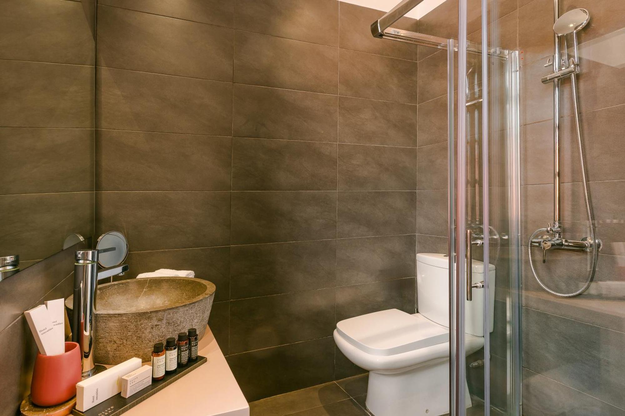 Double Room for Single Use