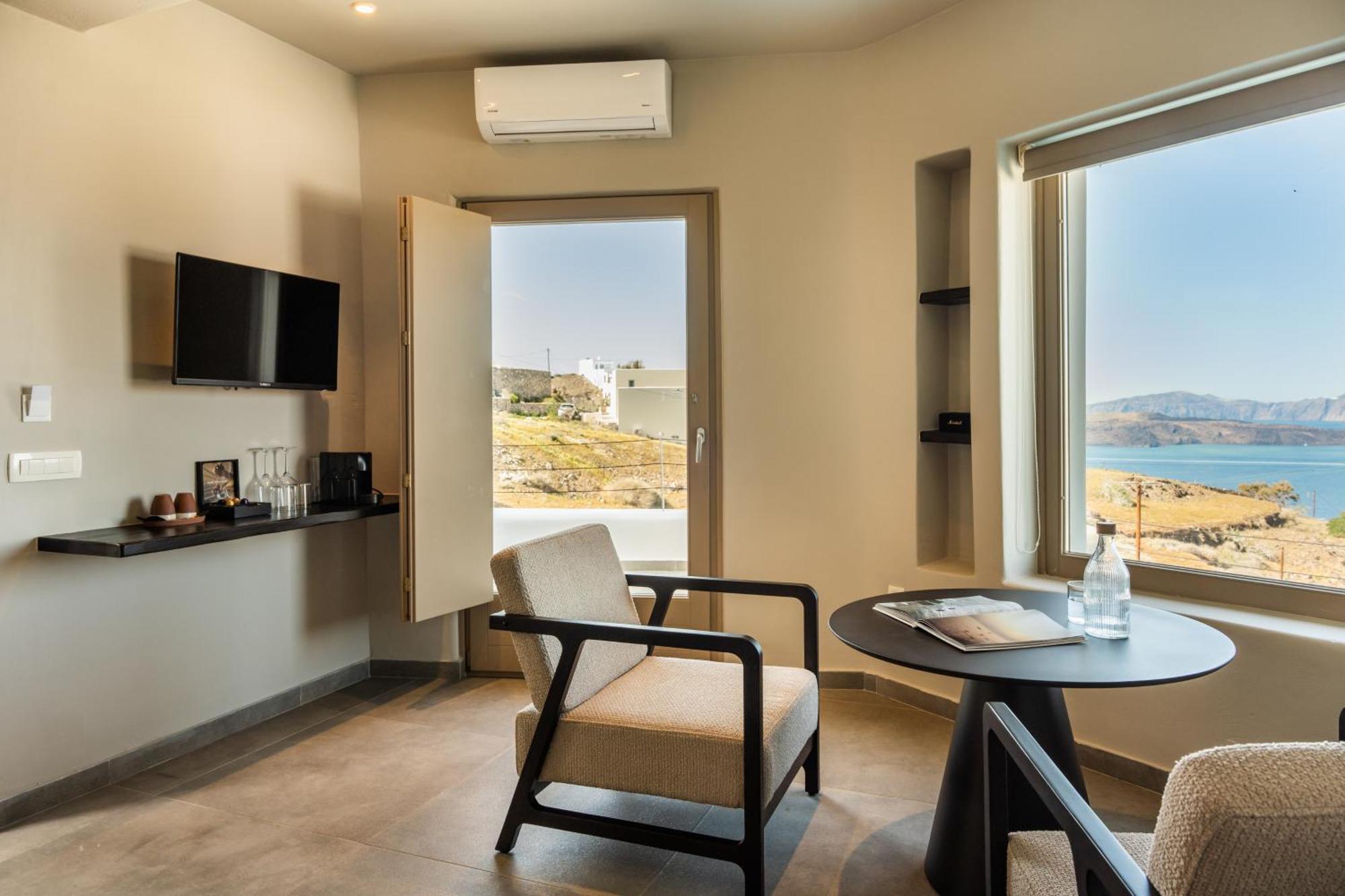 Elysium Suite with Private Plunge Pool and Caldera View