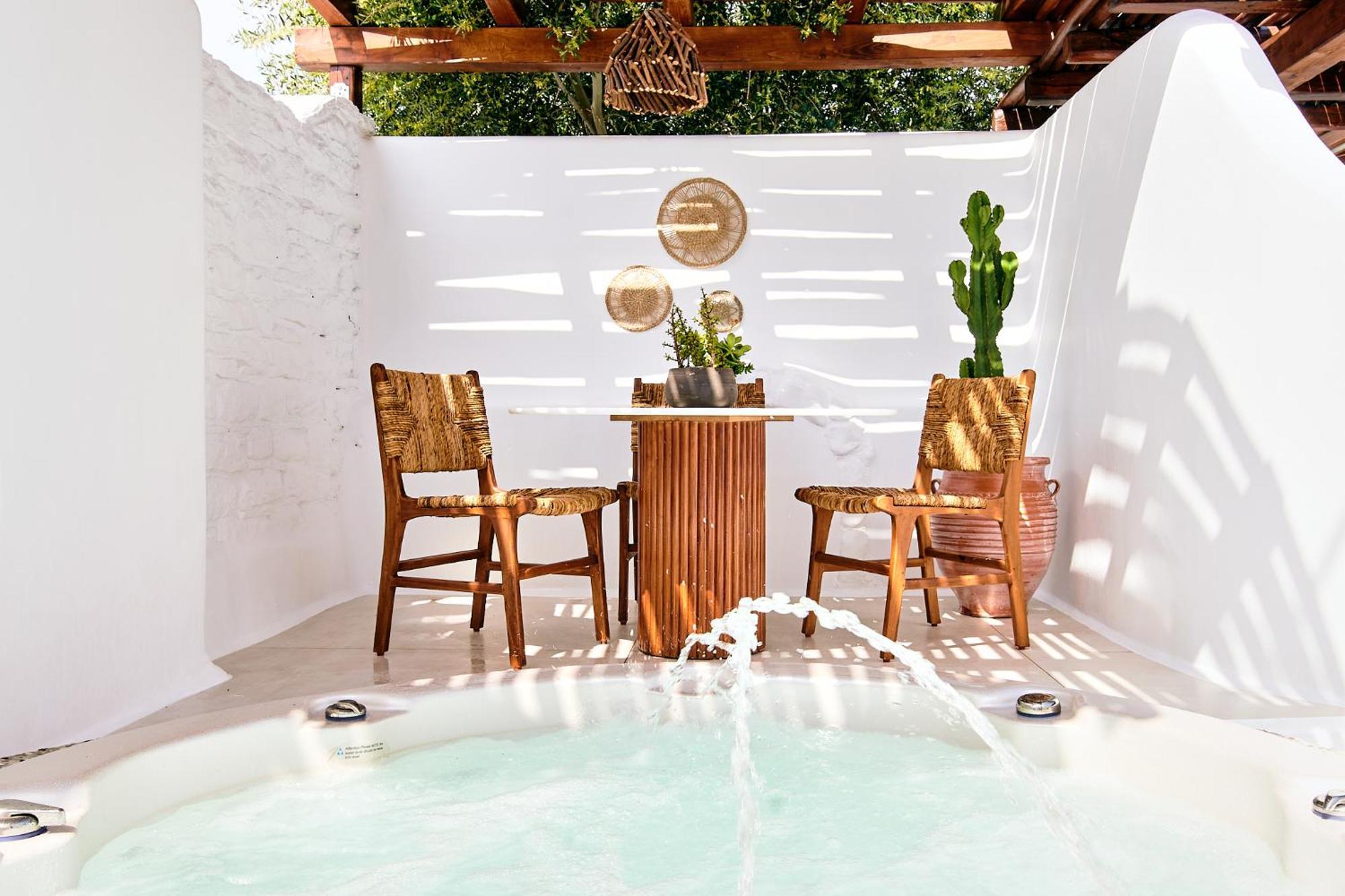 Standard triple room with jacuzzi and spacious balcony