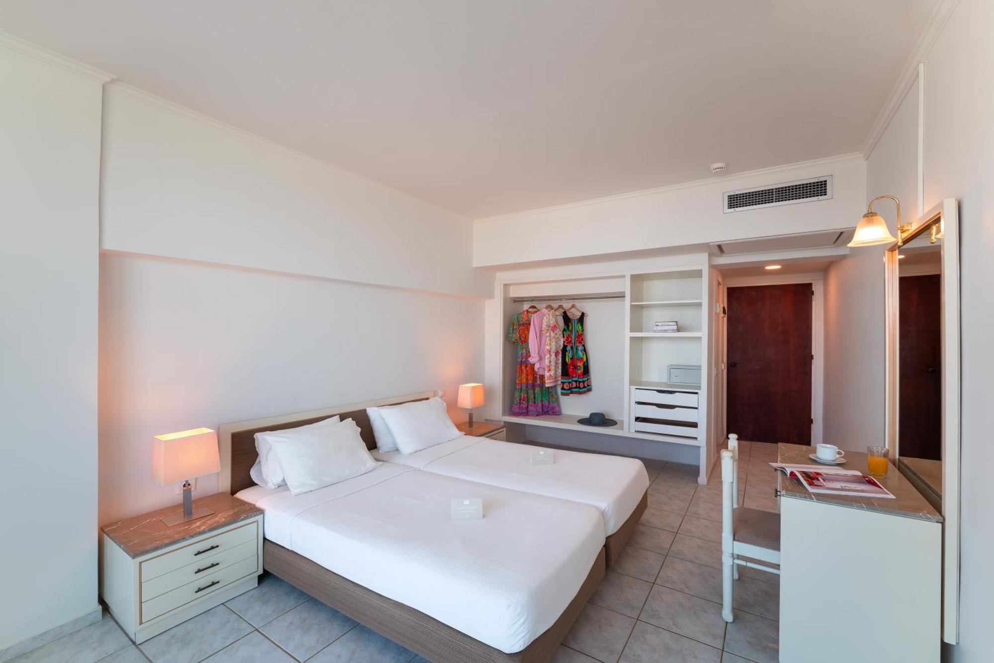 Standard Doppel- oder Zweibettzimmer mit Meerblick