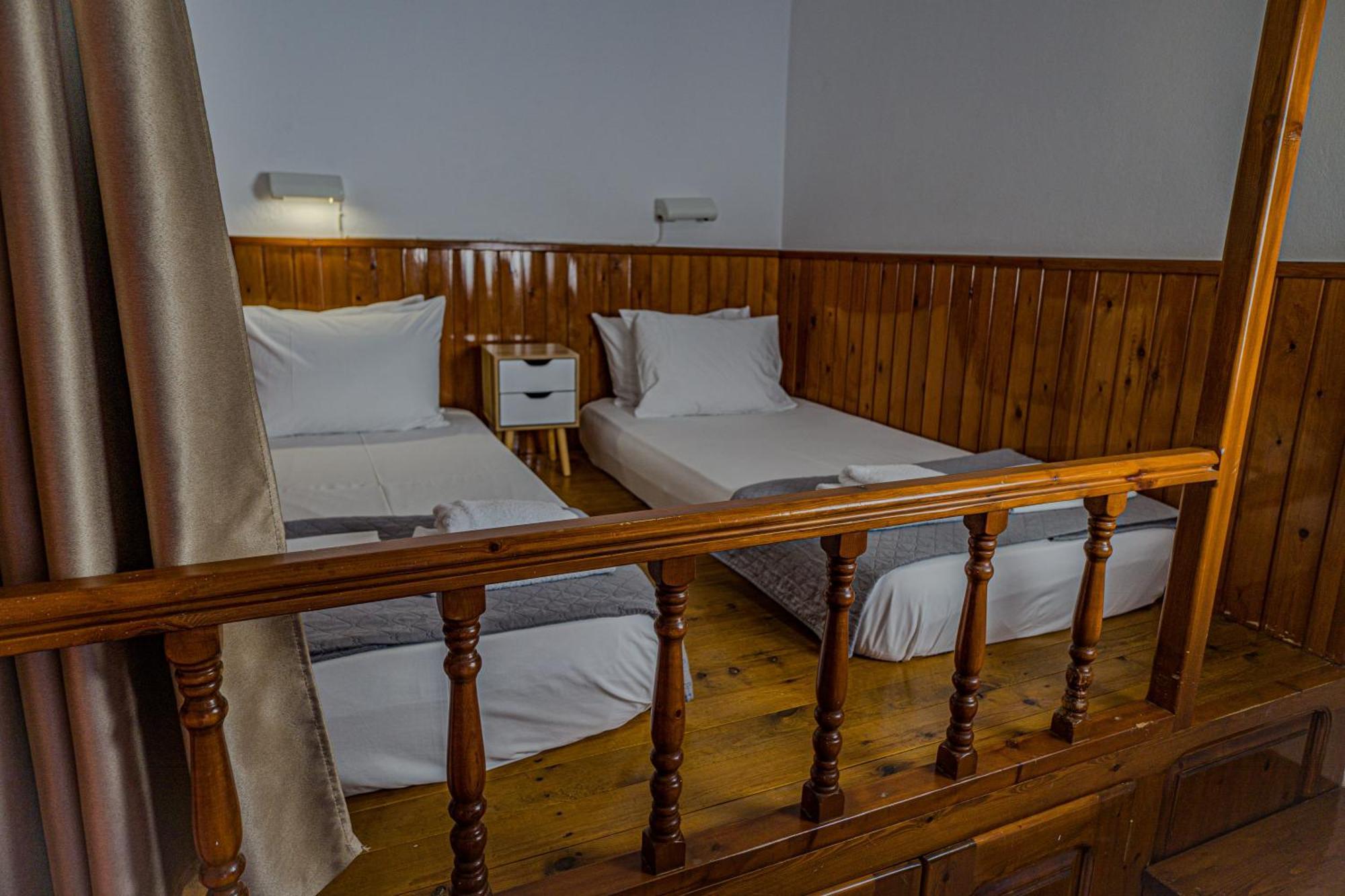 Studio (4 Adults),1669829643:JPEG