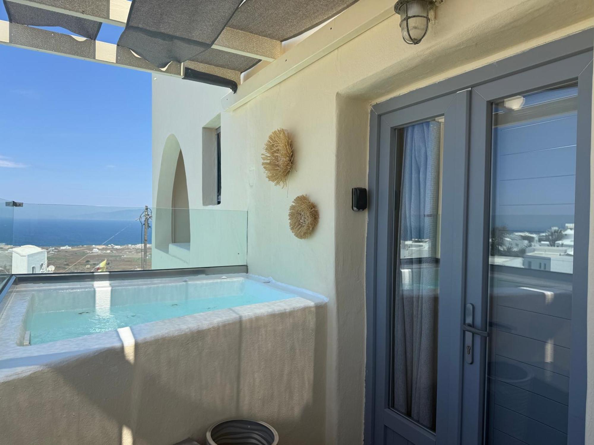 Superior Studio with Hot Tub,1671867848:JPEG