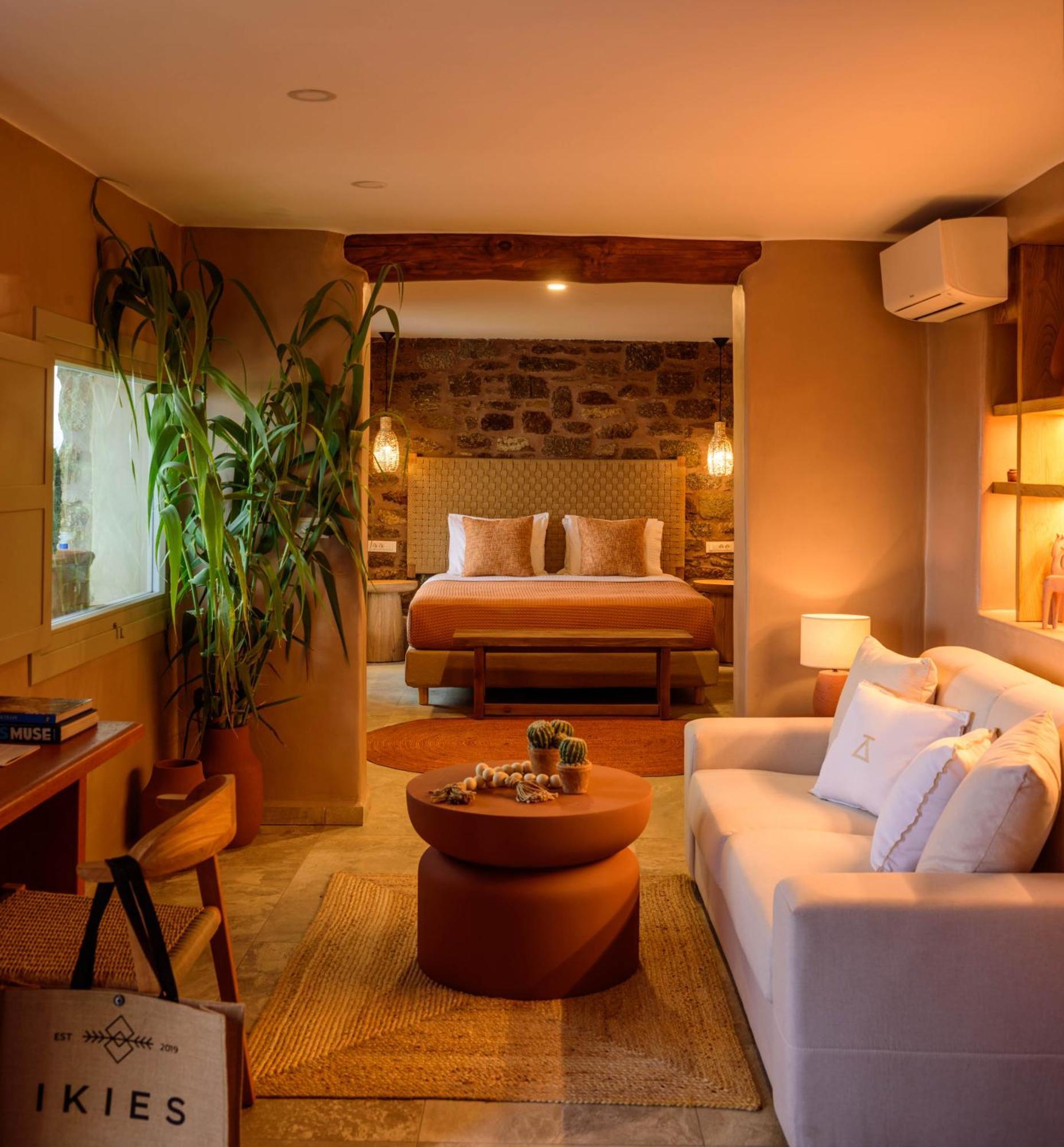 Bao's Dream mini suite with outdoor jacuzzi