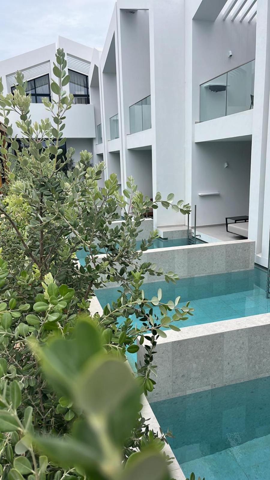 Double or Twin Swim Up Room