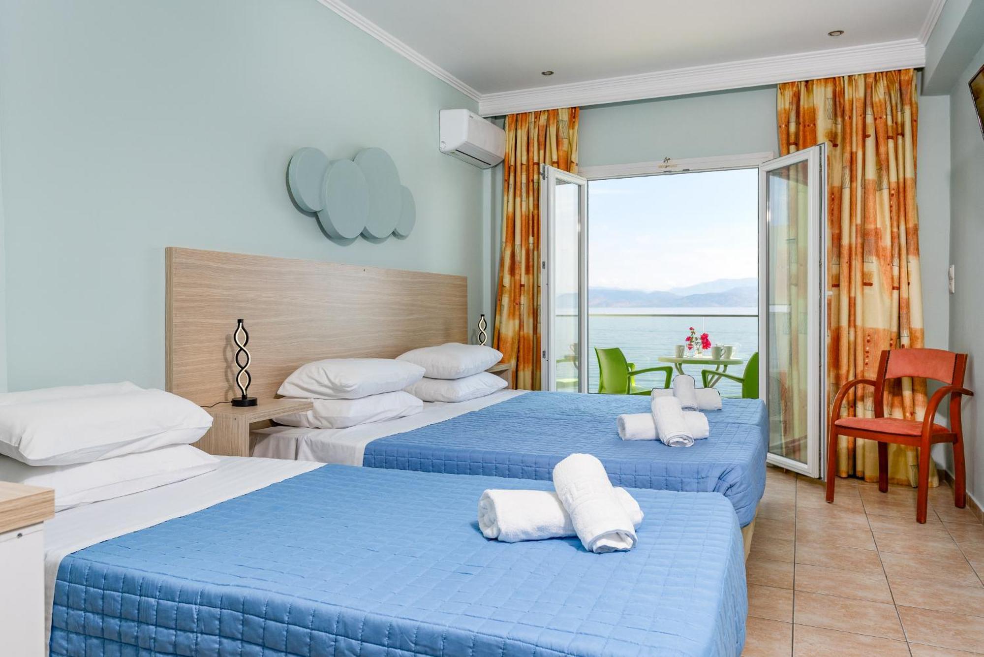 Cameră triplă superioară cu vedere la mare