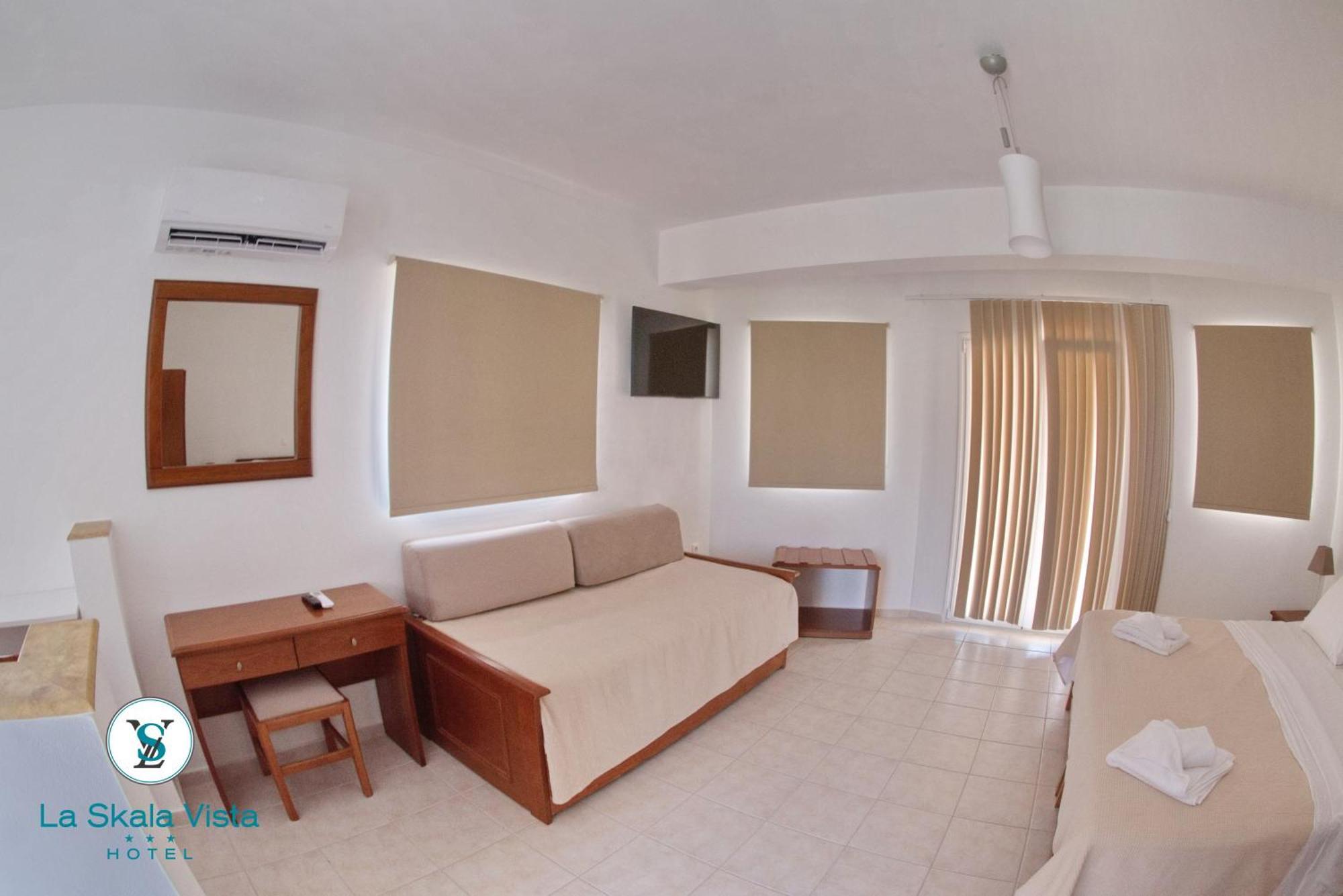 Deluxe Double Room (2 Adults + 1 Child),1681768523:JPEG