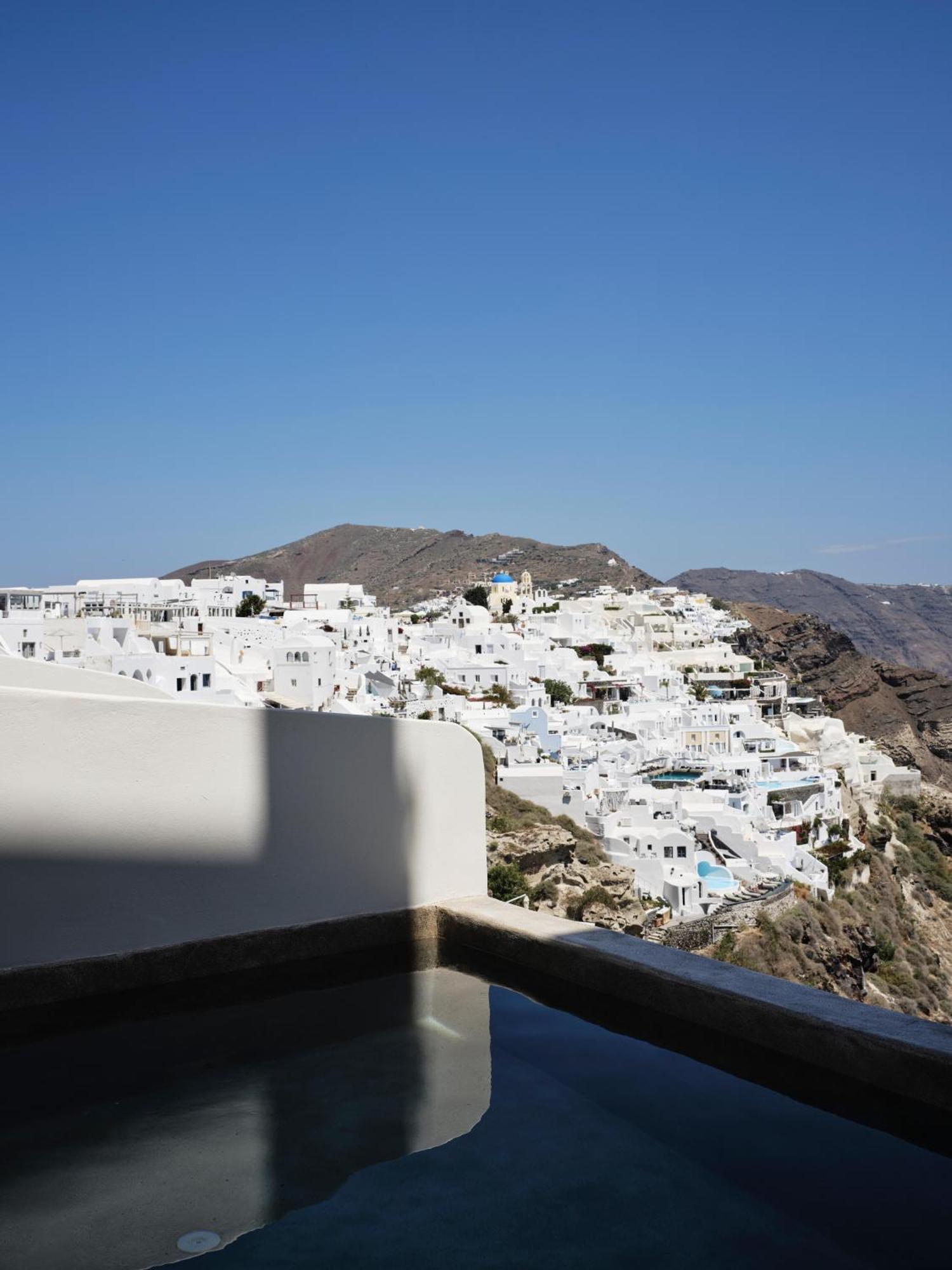 Superior Suite with Sea View and Infinity Pool