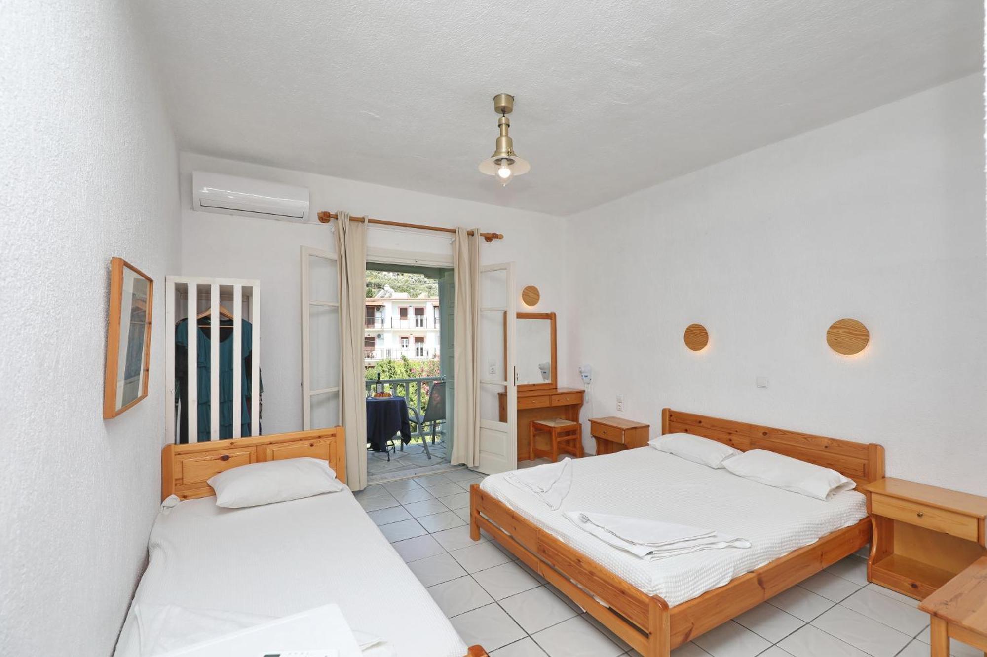 Habitación Triple con balcón