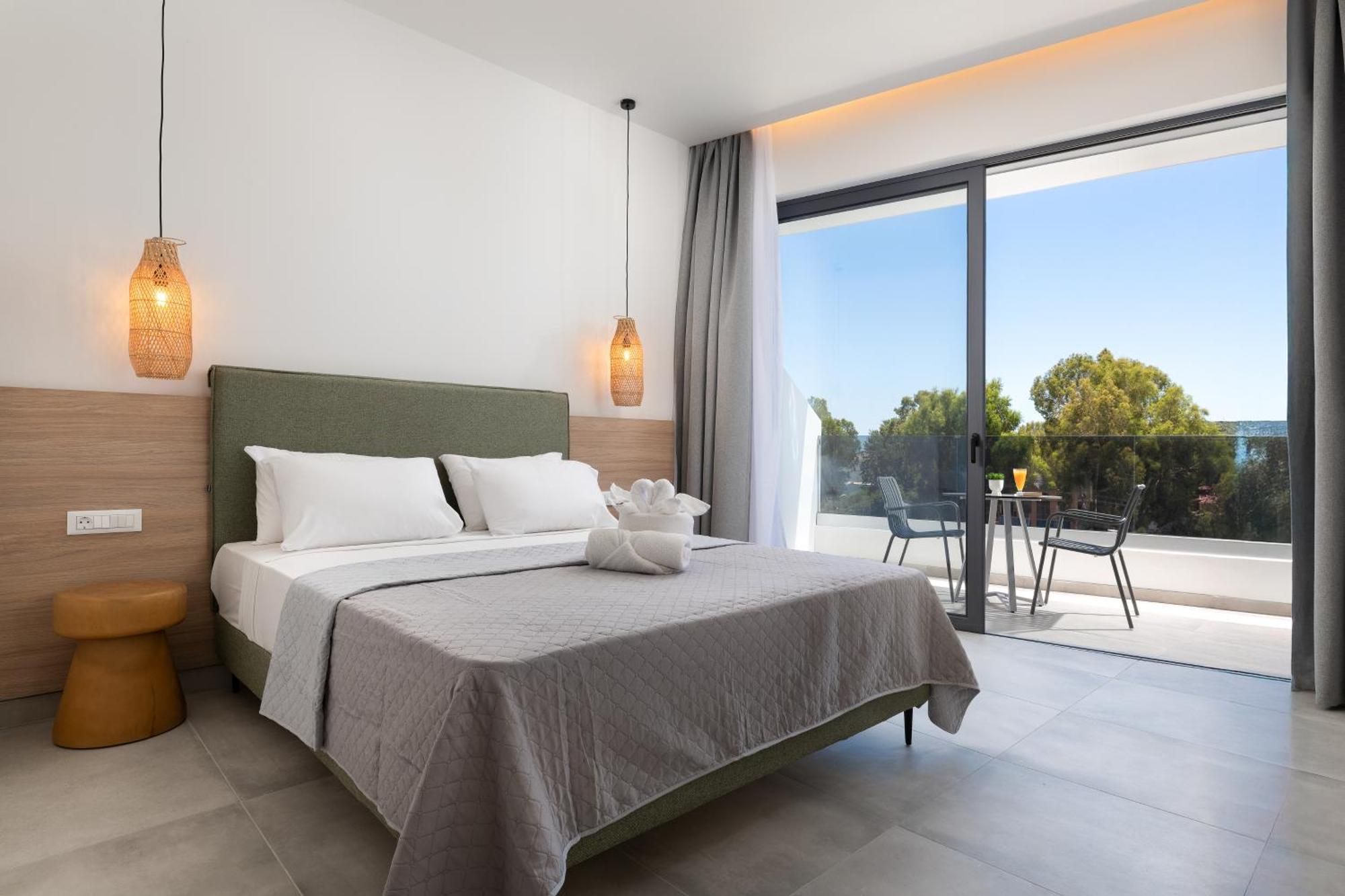 Deluxe Double Room Side Sea View