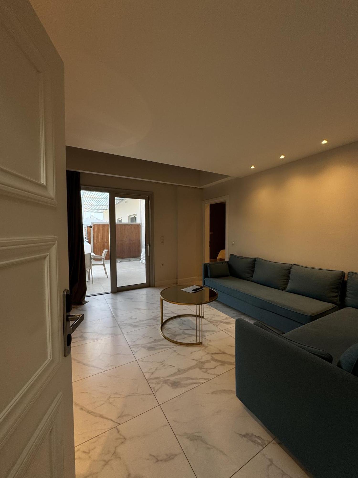 Superior Family Room,1689021241:JPEG