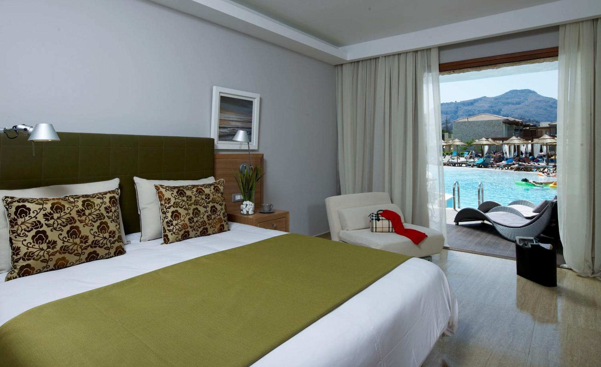 Double Room Swim Up Pool View (Relax or Active Area)
