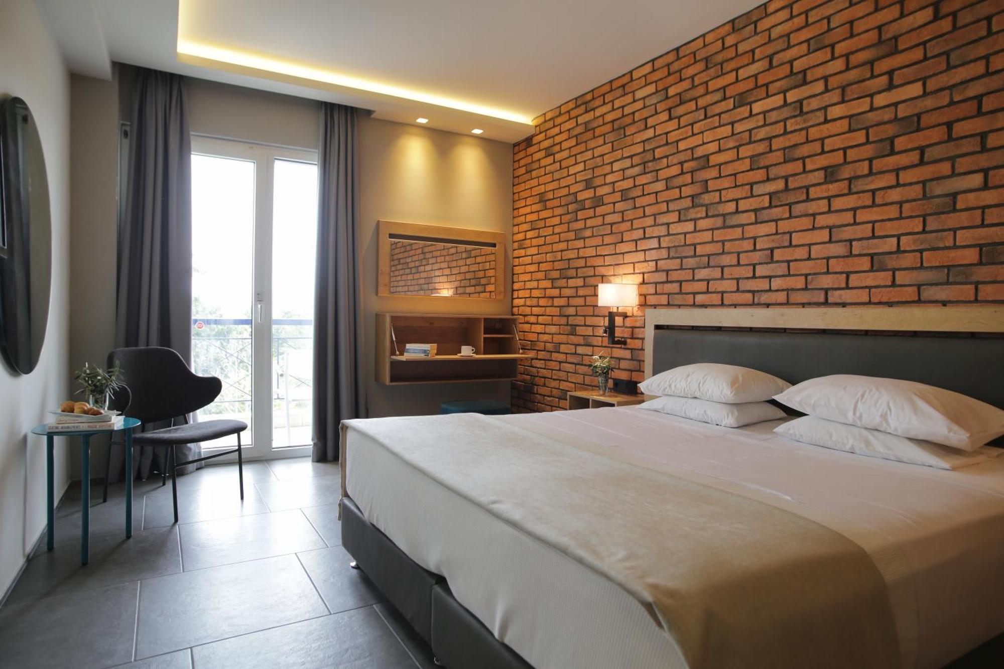 Superior Double or Twin Room Side Sea View
