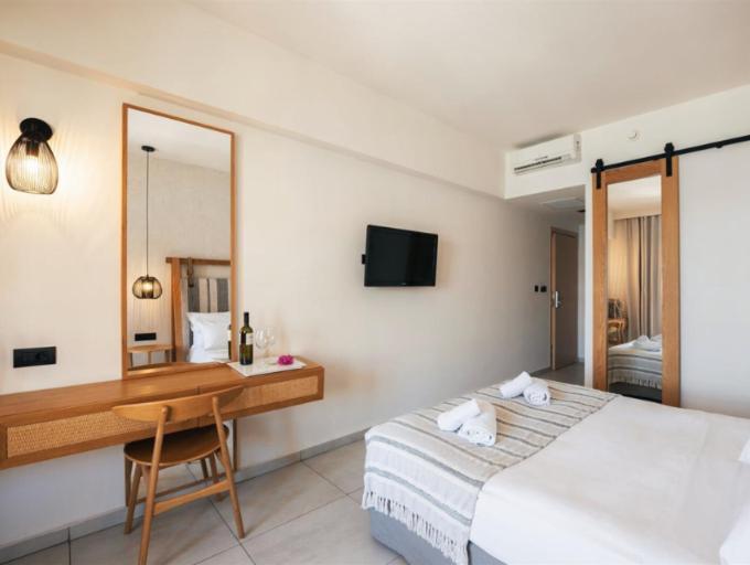 Double or Twin Room with Partial Sea View,1717049384:JPEG
