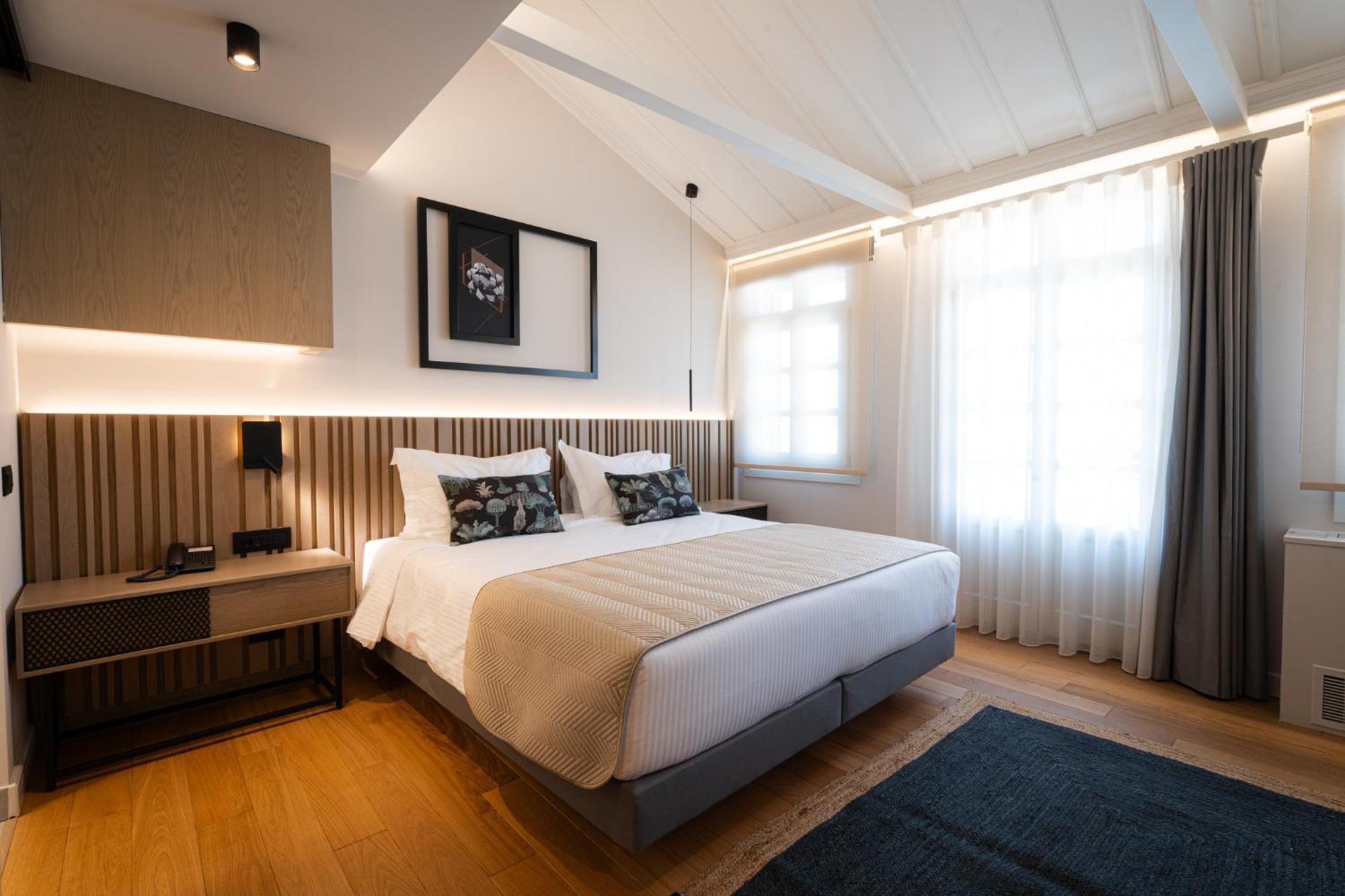Deluxe Double Room with Balcony and City View