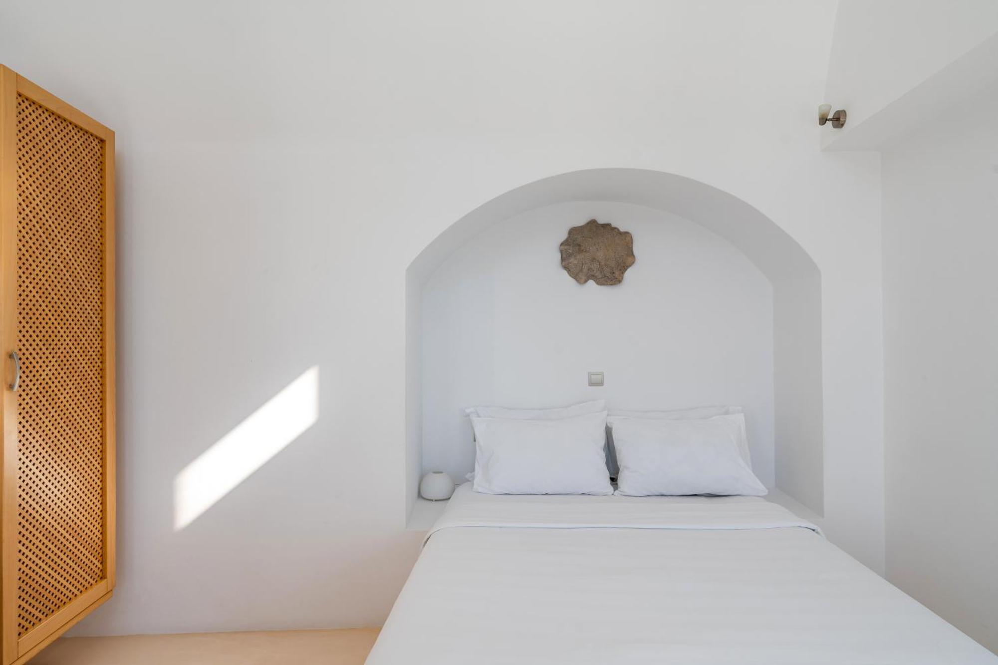 Executive Suite with Panoramic Caldera View,1739374241:JPEG