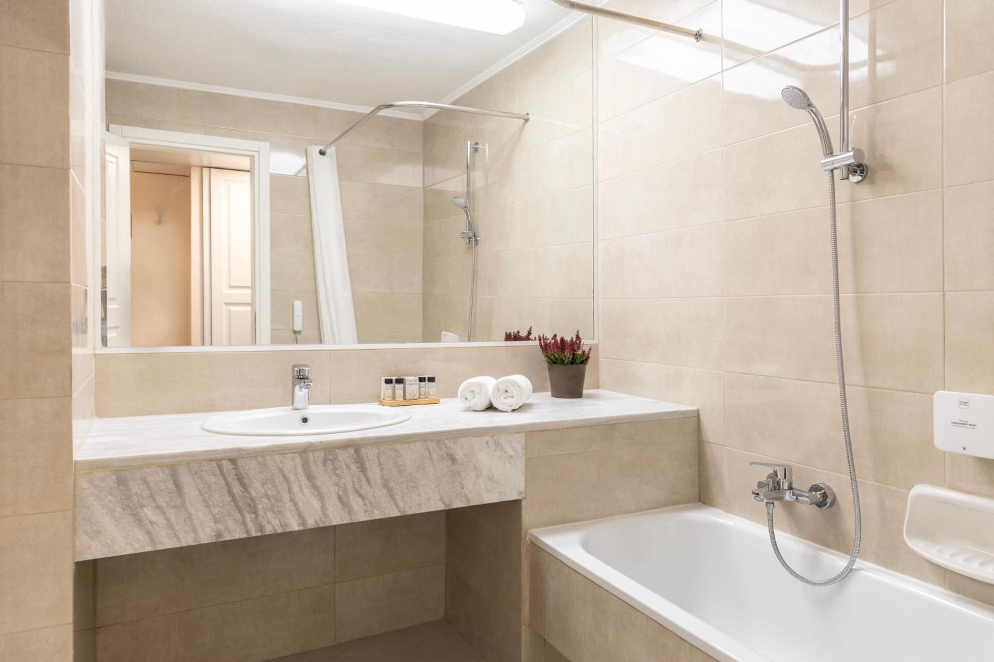 2 Twin Rooms with Interconnecting Door,1739387703:JPEG