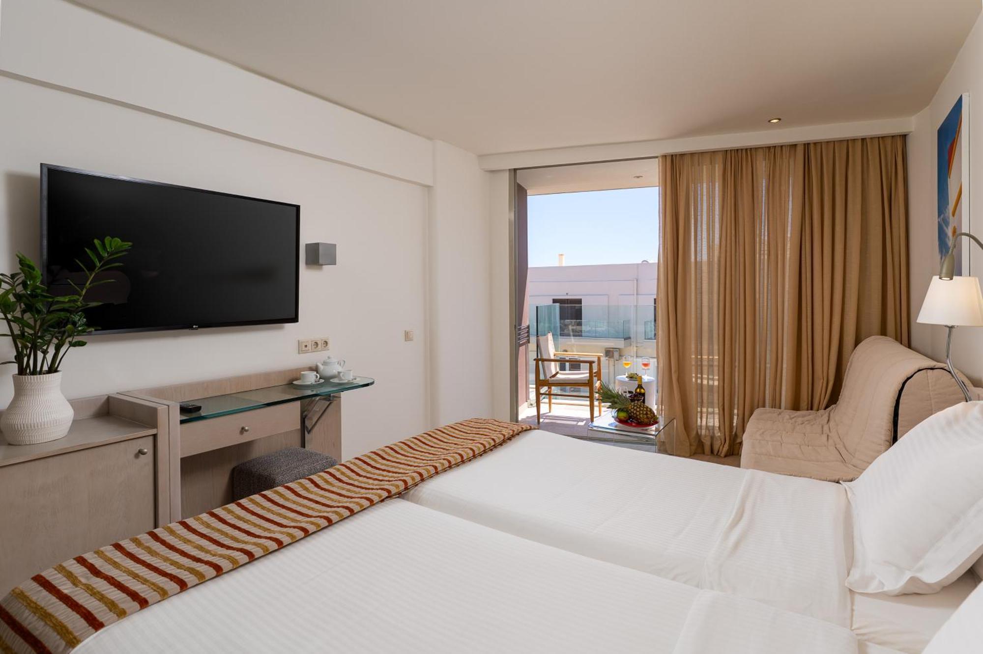 Junior Suite Side Sea View