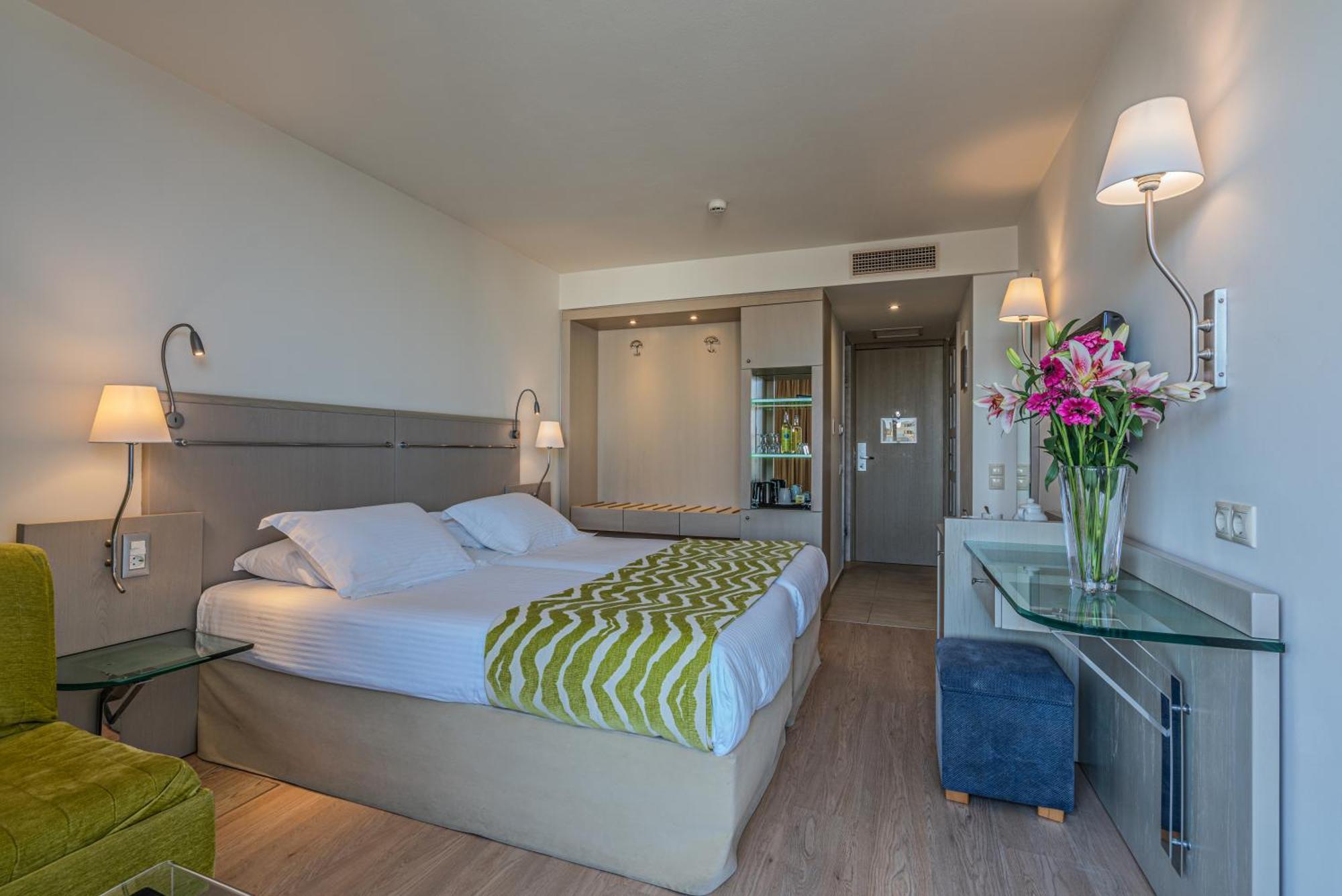 Double or Twin Room Side Sea View