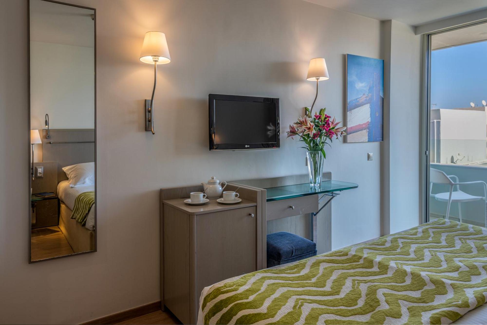 Double or Twin Room Side Sea View