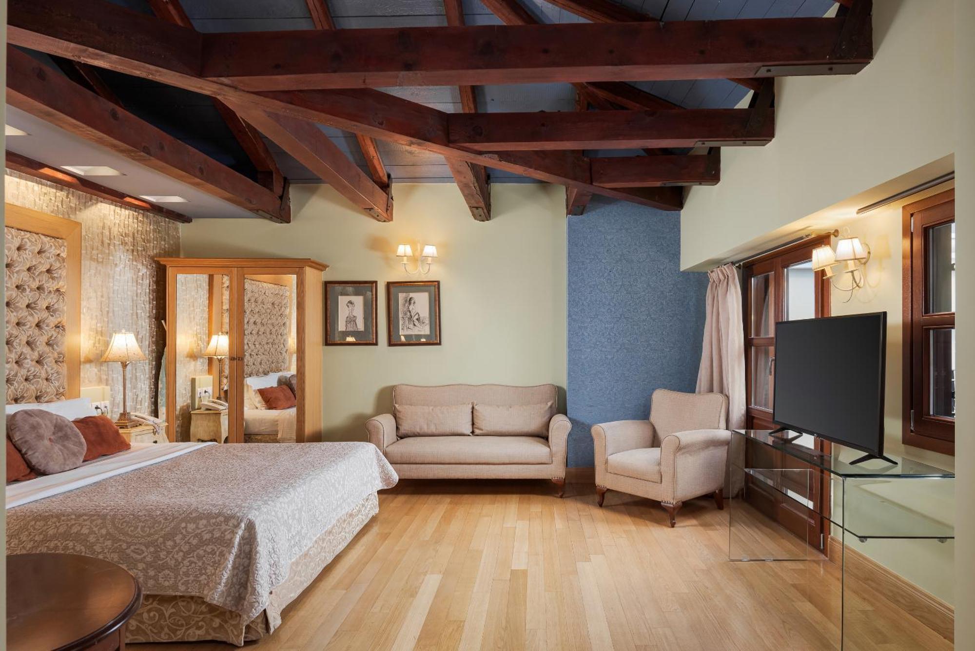 Comfort Suite Atrium View