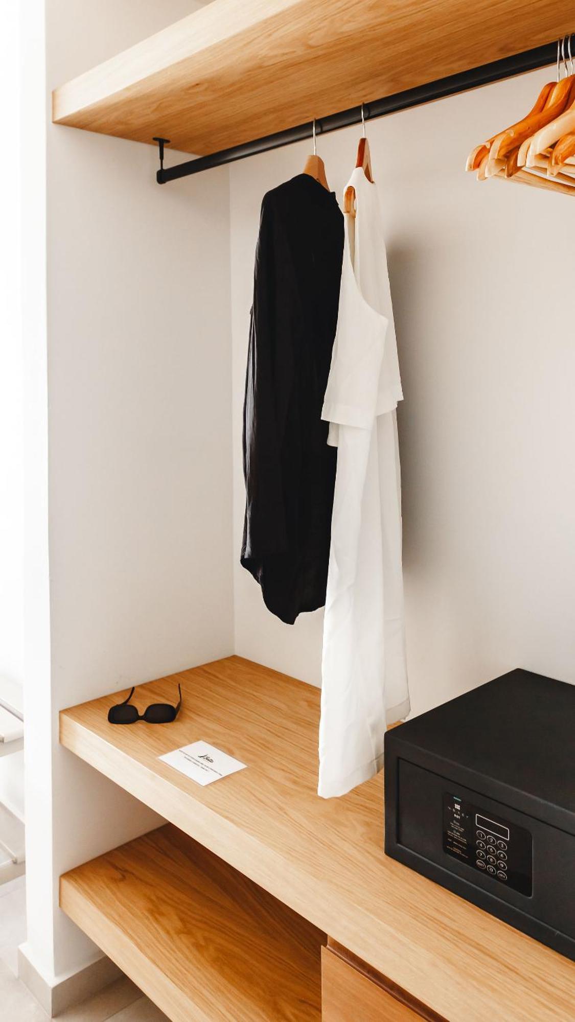 Batis Comfort Room City View