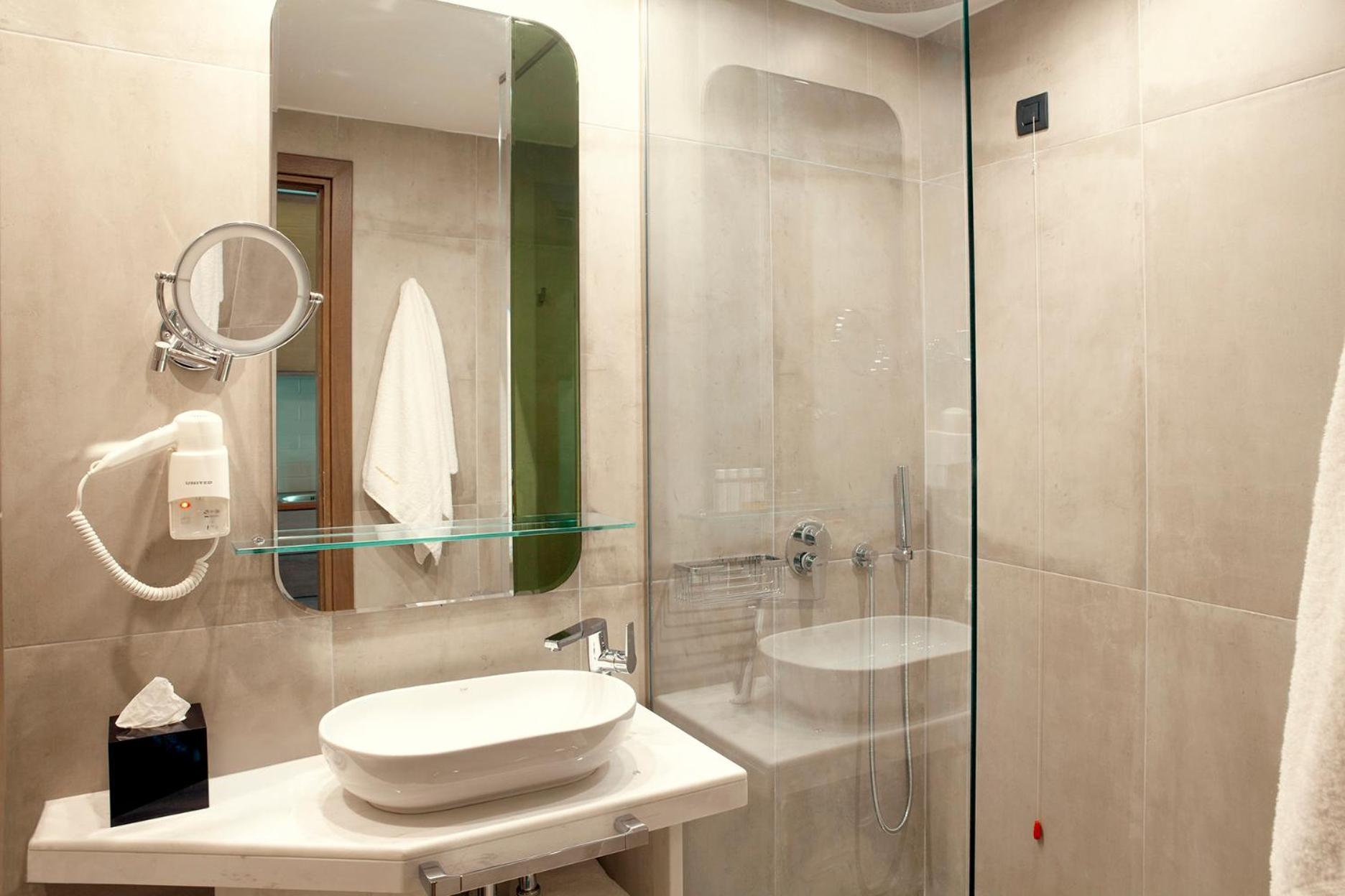 Quarto Executivo com 2 Camas de Solteiro e Vista da Cidade - Não Fumantes