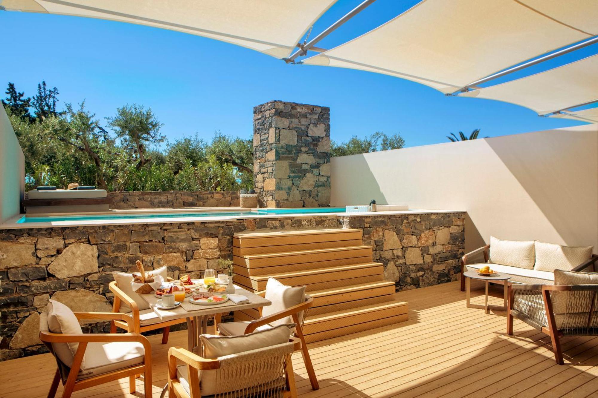 Honeymoon Suite with Private Pool and Jetted Tub