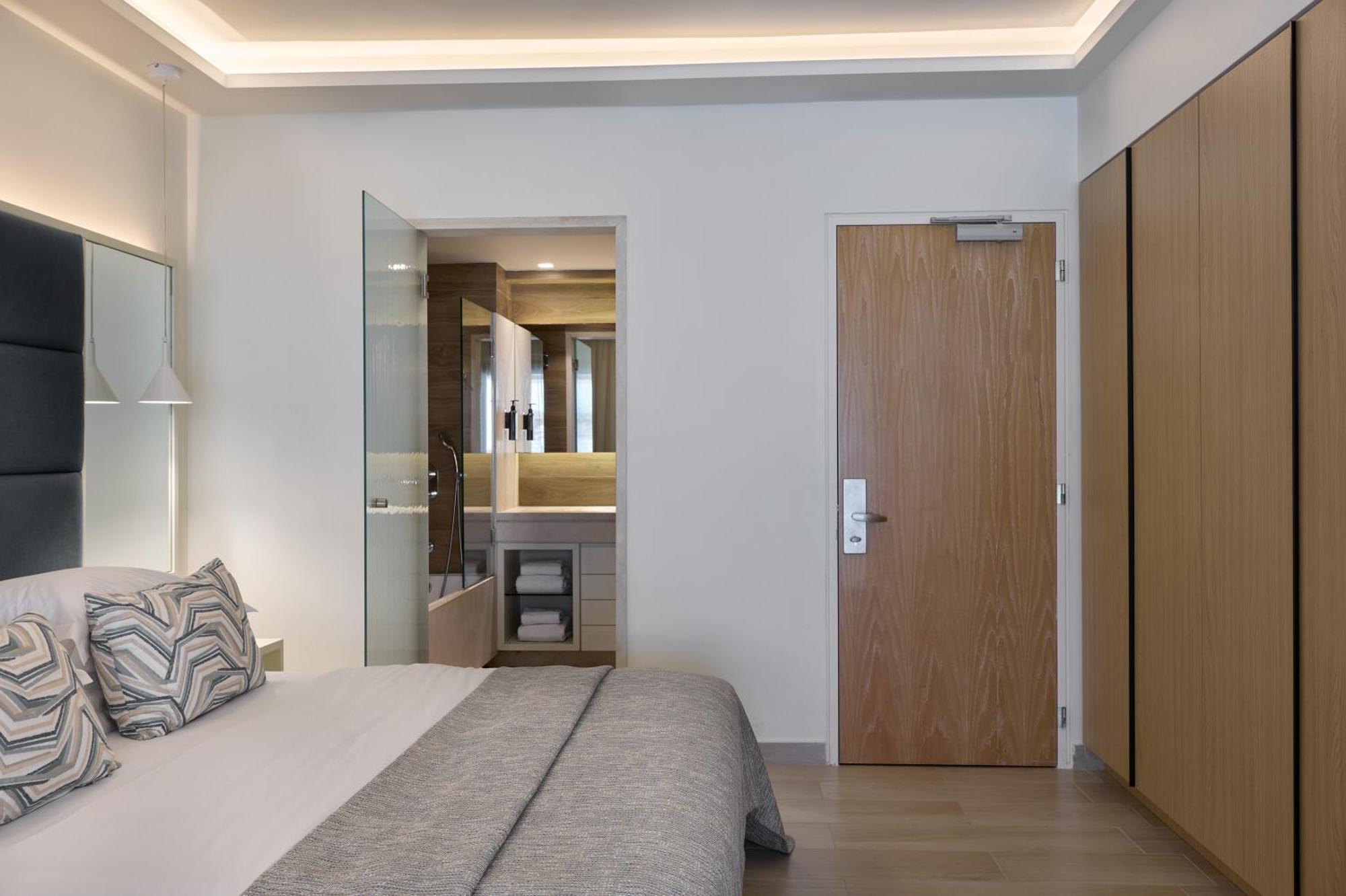 Premium Doppelzimmer mit direktem Poolzugang und Blick in das Landesinnere