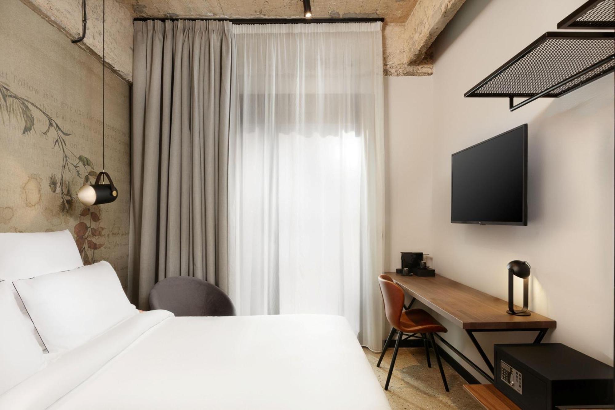Deluxe Queen Room Balcony