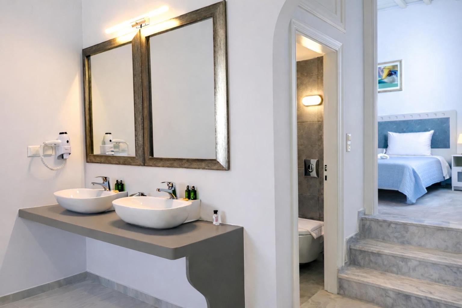 One-Bedroom Apartment with Sea View,1758361934:JPEG