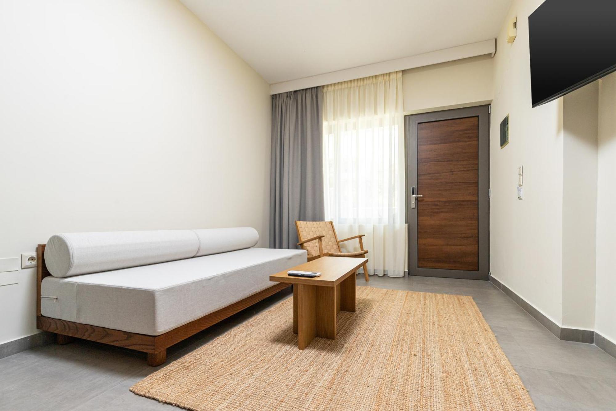 Superior One-Bedroom Apartment