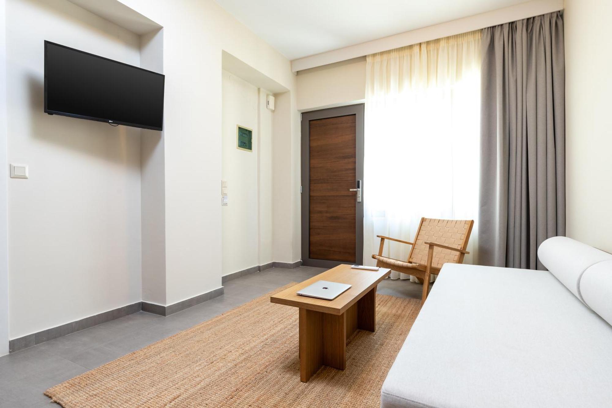 Superior One-Bedroom Apartment
