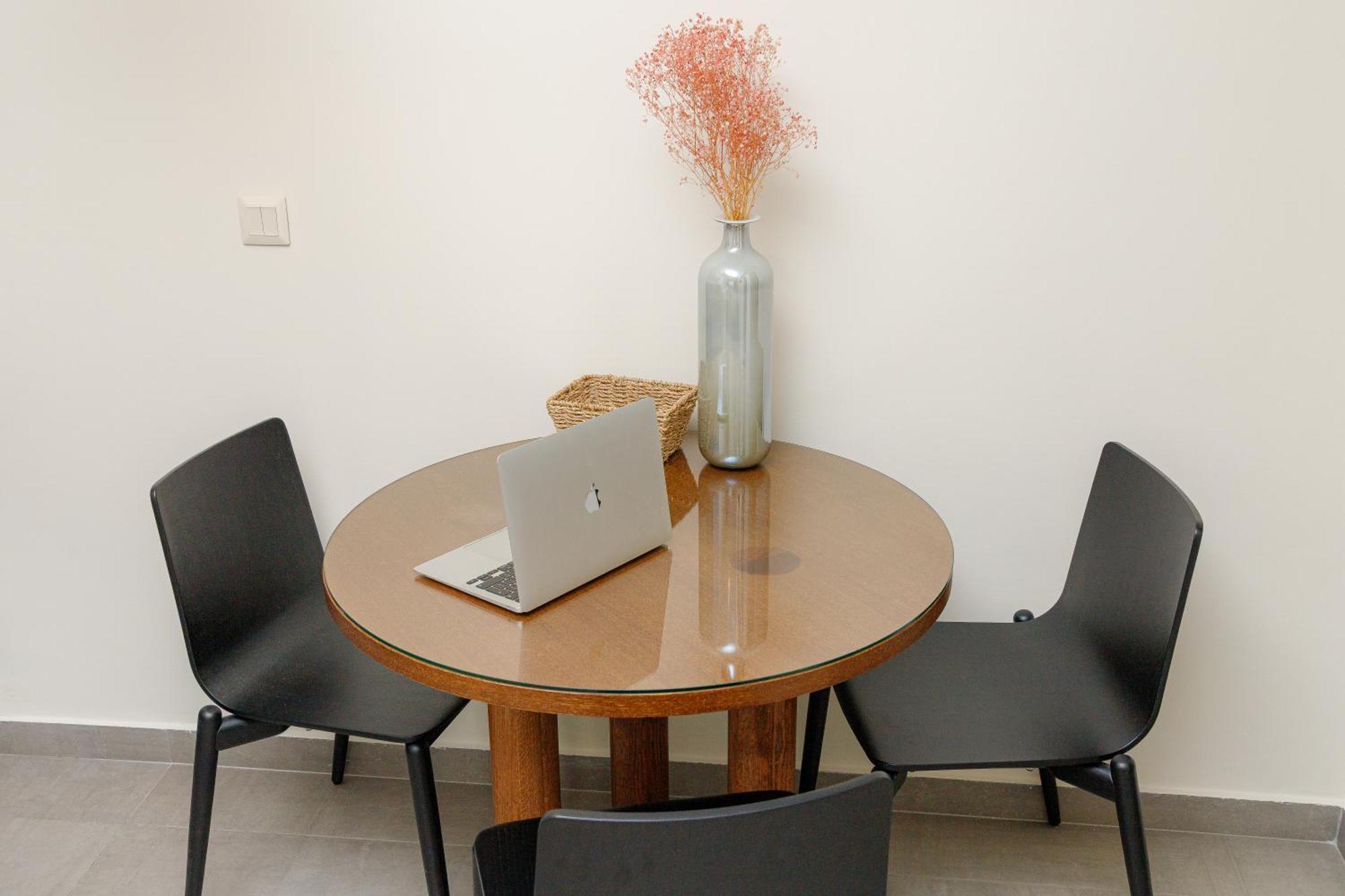 Superior One-Bedroom Apartment