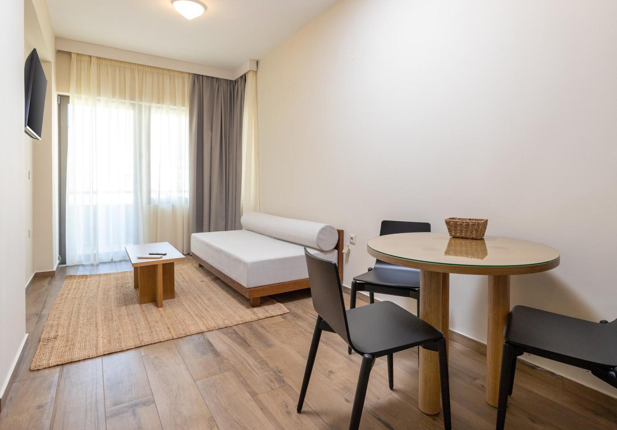 Superior One-Bedroom Apartment