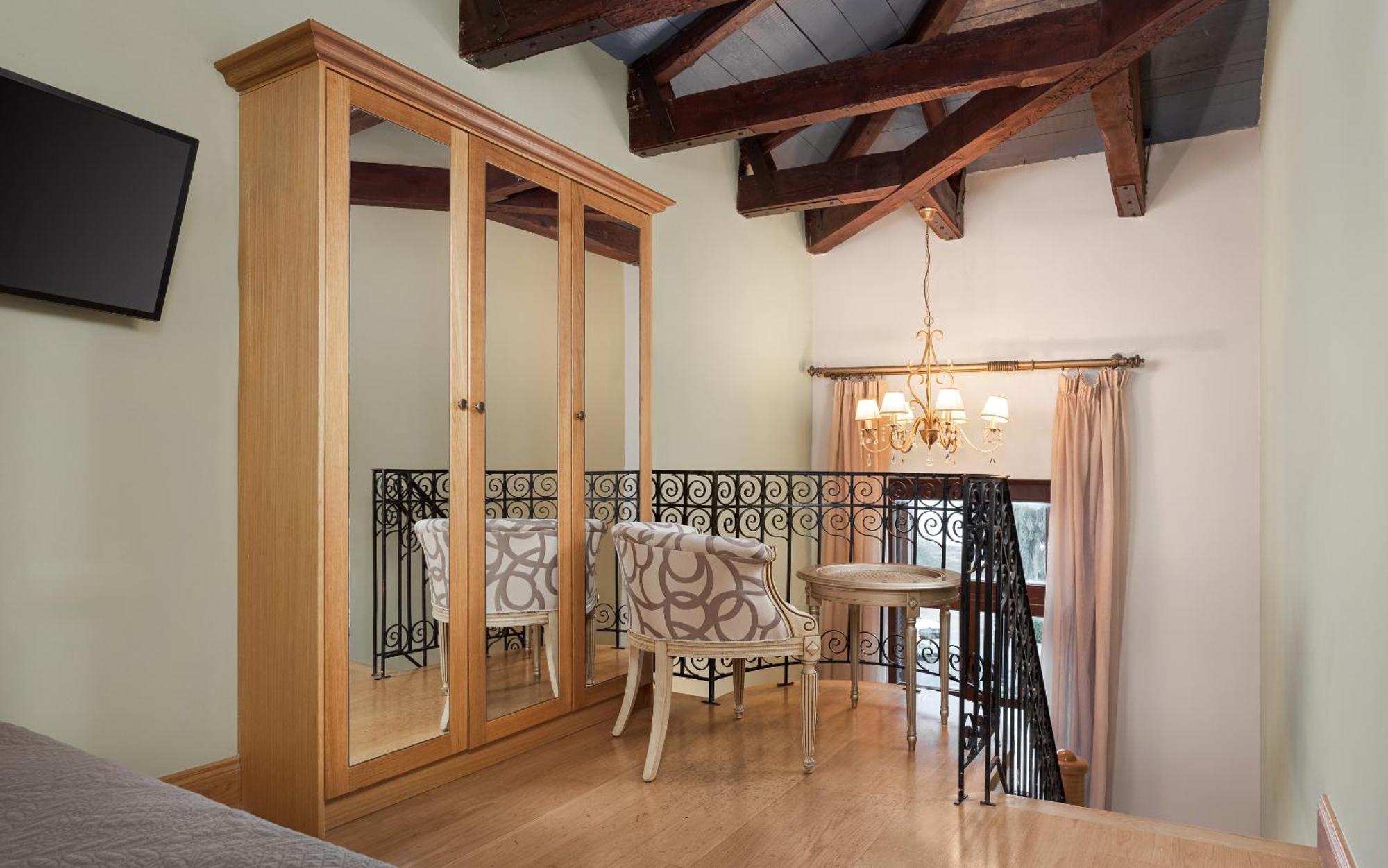 Deluxe Suite City View