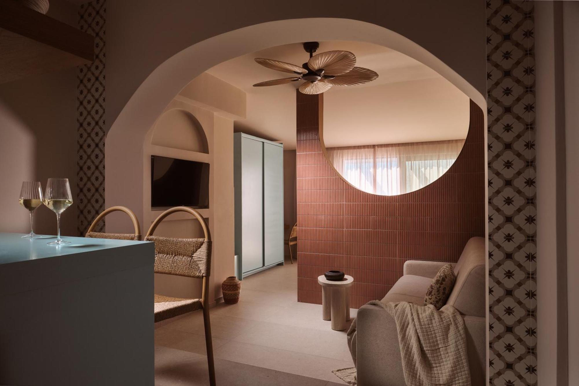 Deluxe Seafront Suite