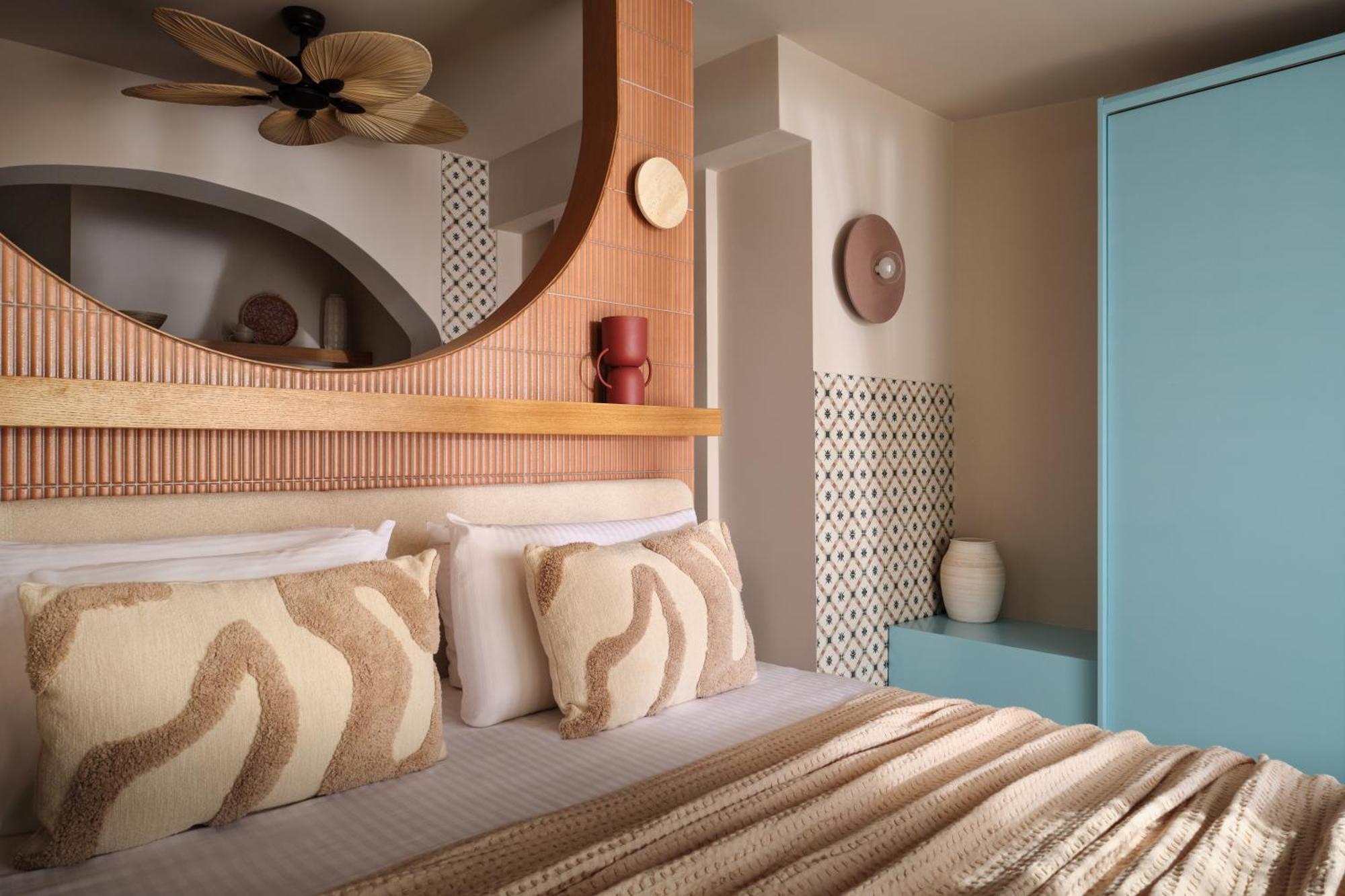 Deluxe Seafront Suite